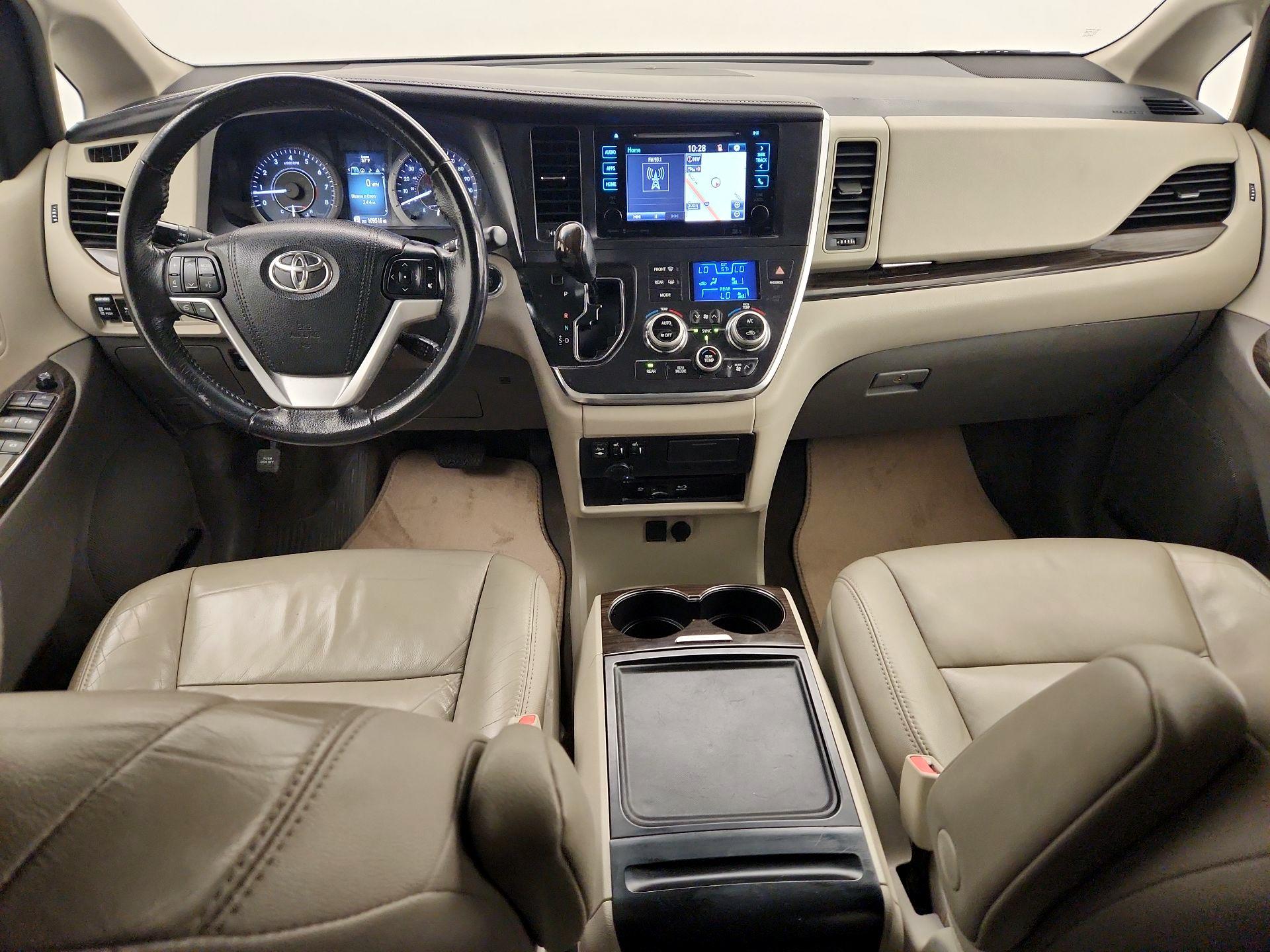 Thumbnail: 2017 Toyota Sienna - 9