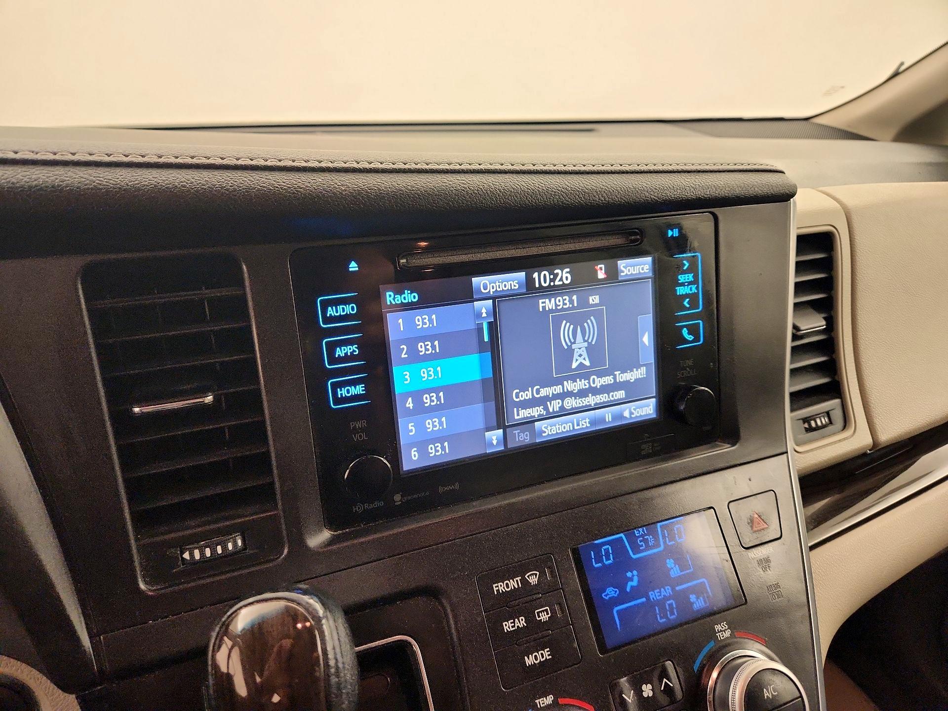 Thumbnail: 2017 Toyota Sienna - 15