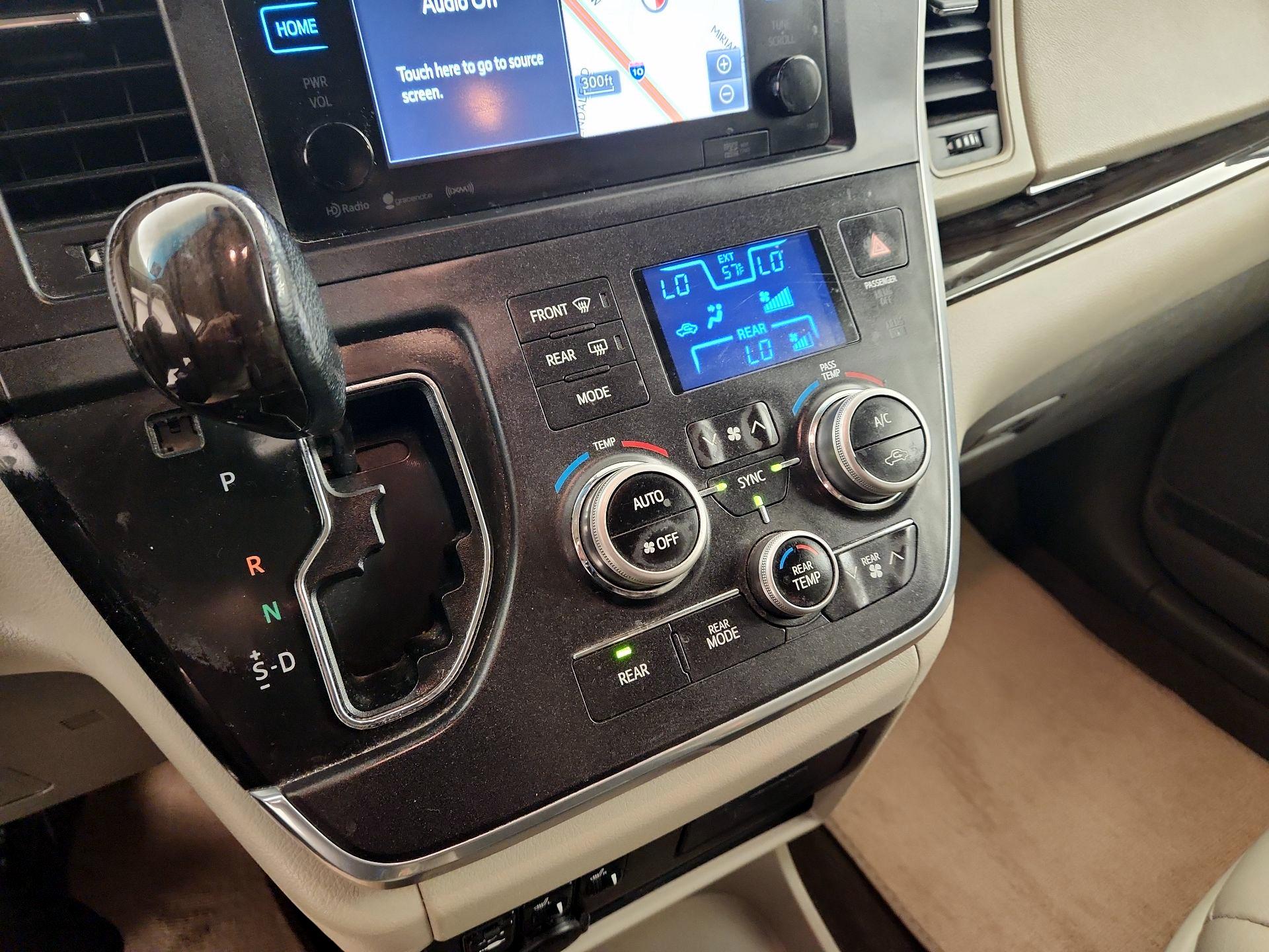 Thumbnail: 2017 Toyota Sienna - 16