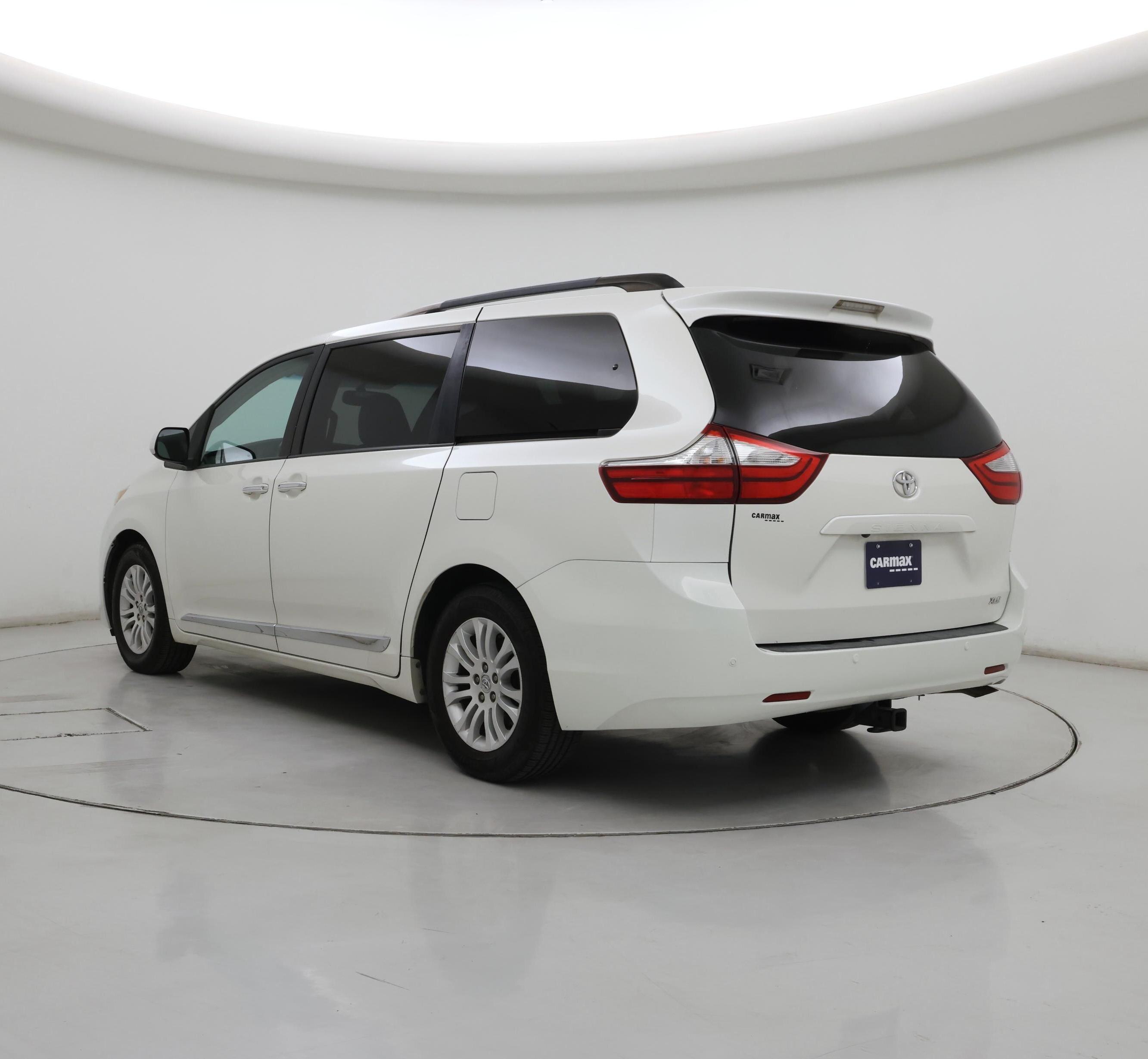 Thumbnail: 2017 Toyota Sienna - 2