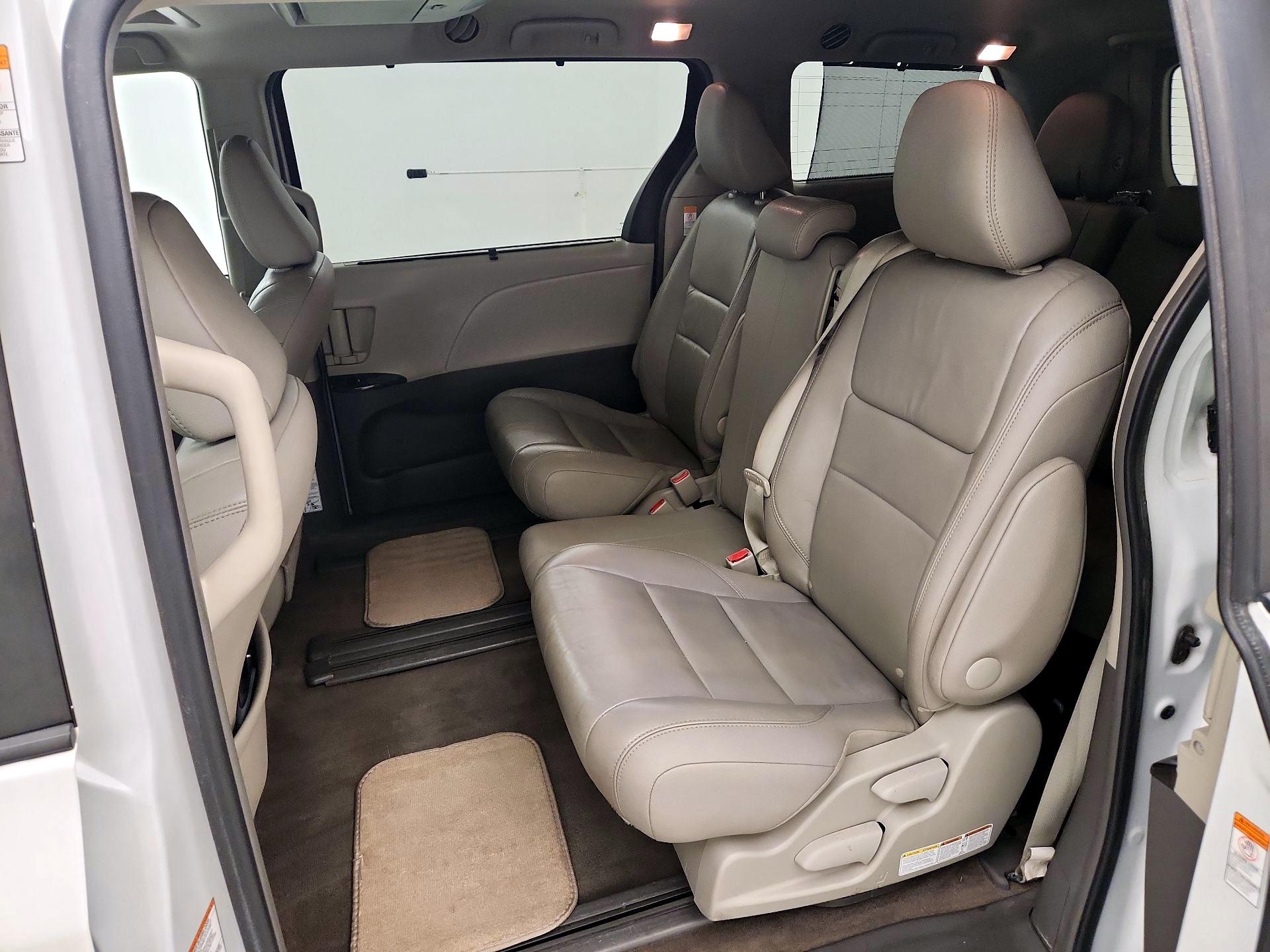 Thumbnail: 2017 Toyota Sienna - 20