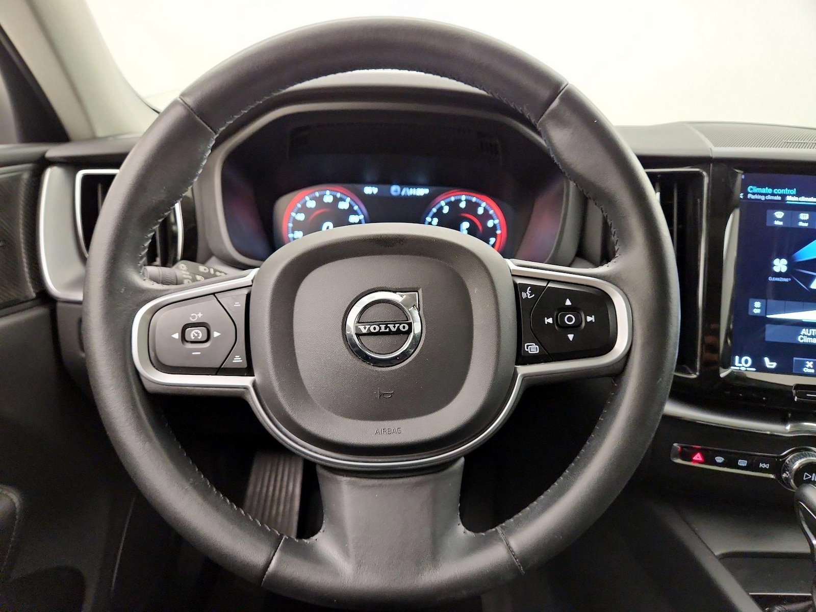 2020 Volvo XC60 Momentum - Photo 11