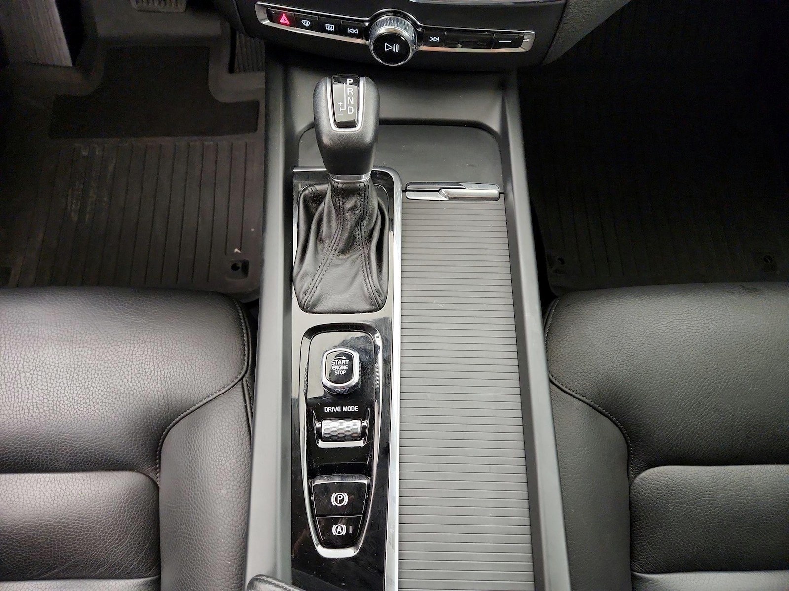 2020 Volvo XC60 Momentum - Photo 17