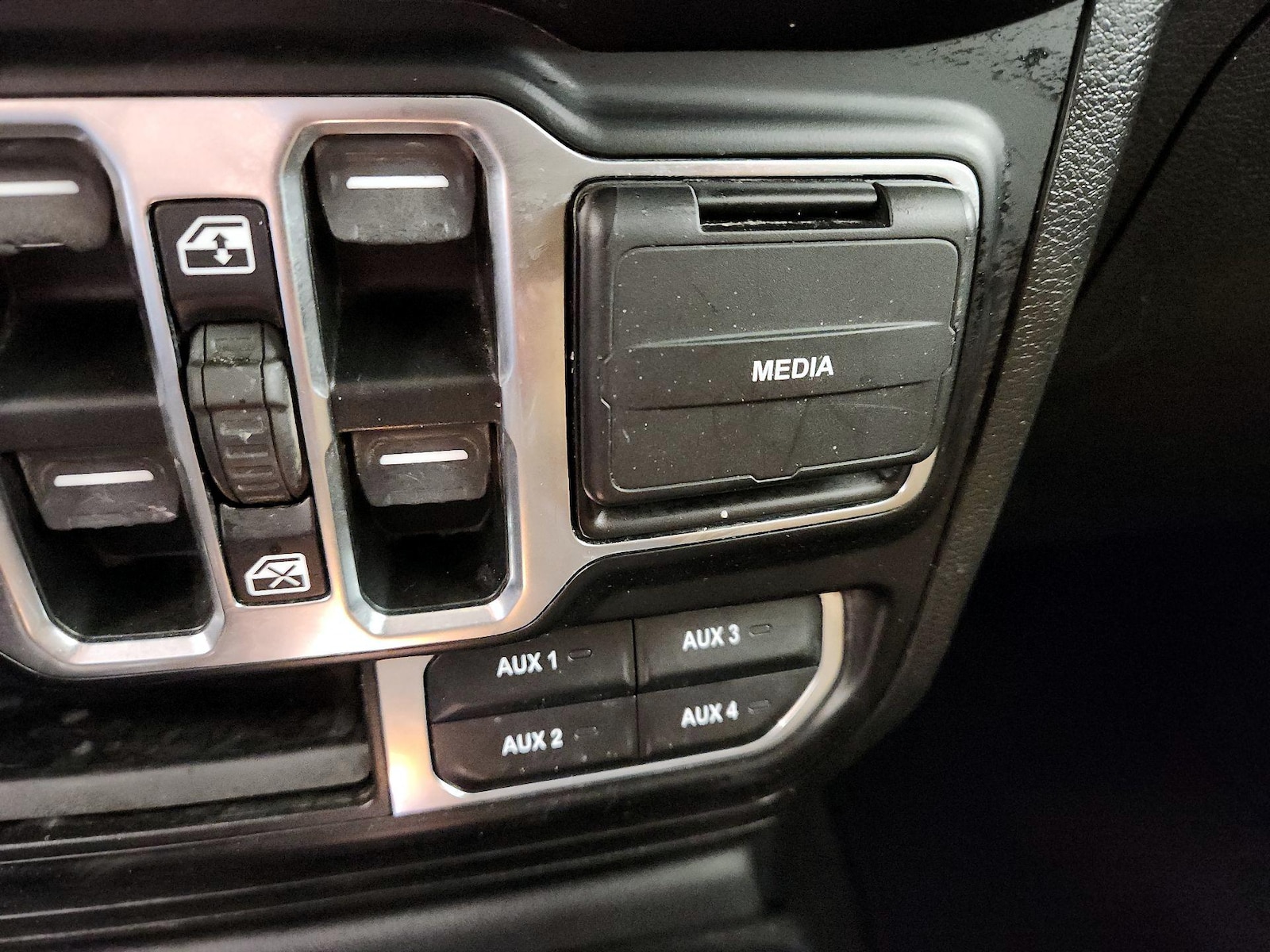 2022 Jeep Gladiator Overland - Photo 19