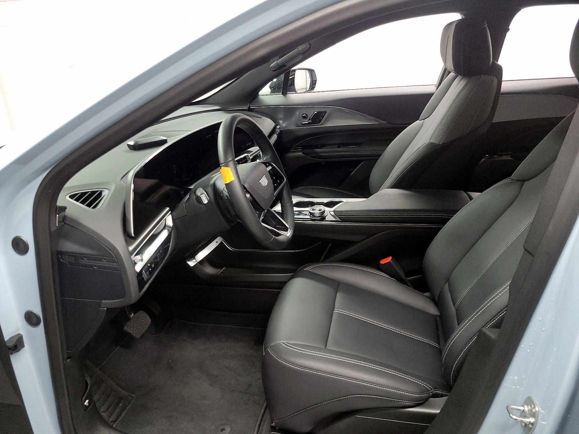 Thumbnail: 2024 Cadillac Lyriq - 11