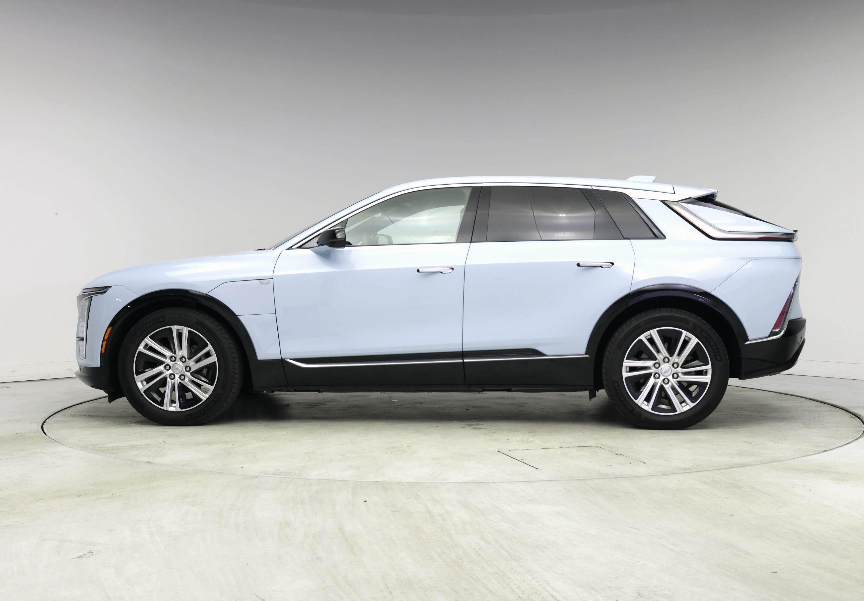 Thumbnail: 2024 Cadillac Lyriq - 3