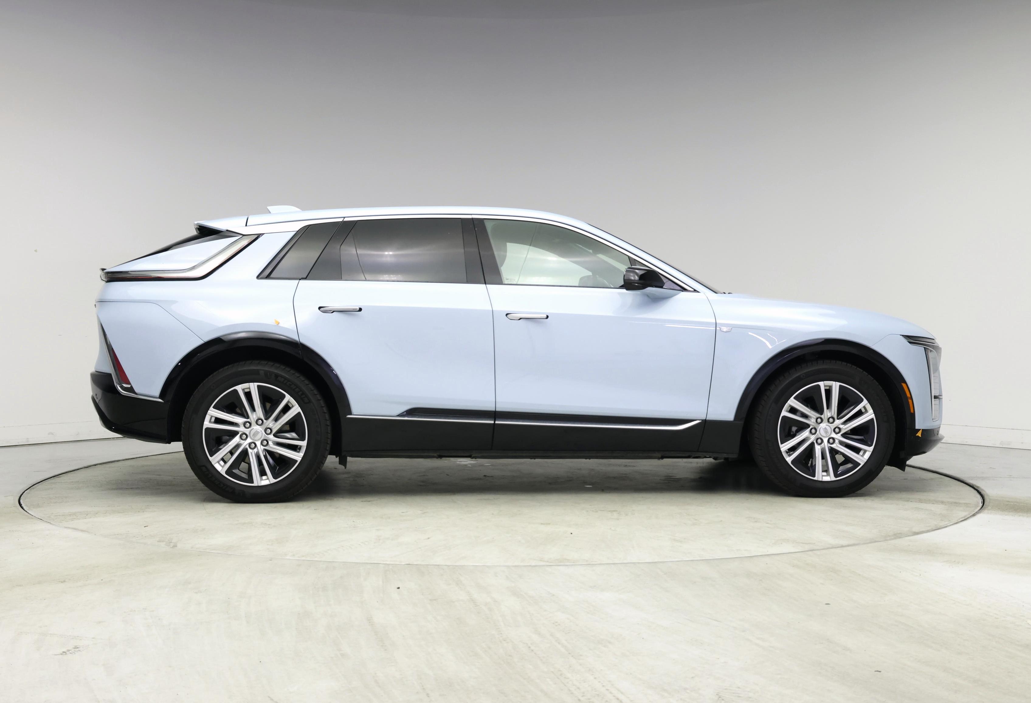 Thumbnail: 2024 Cadillac Lyriq - 7