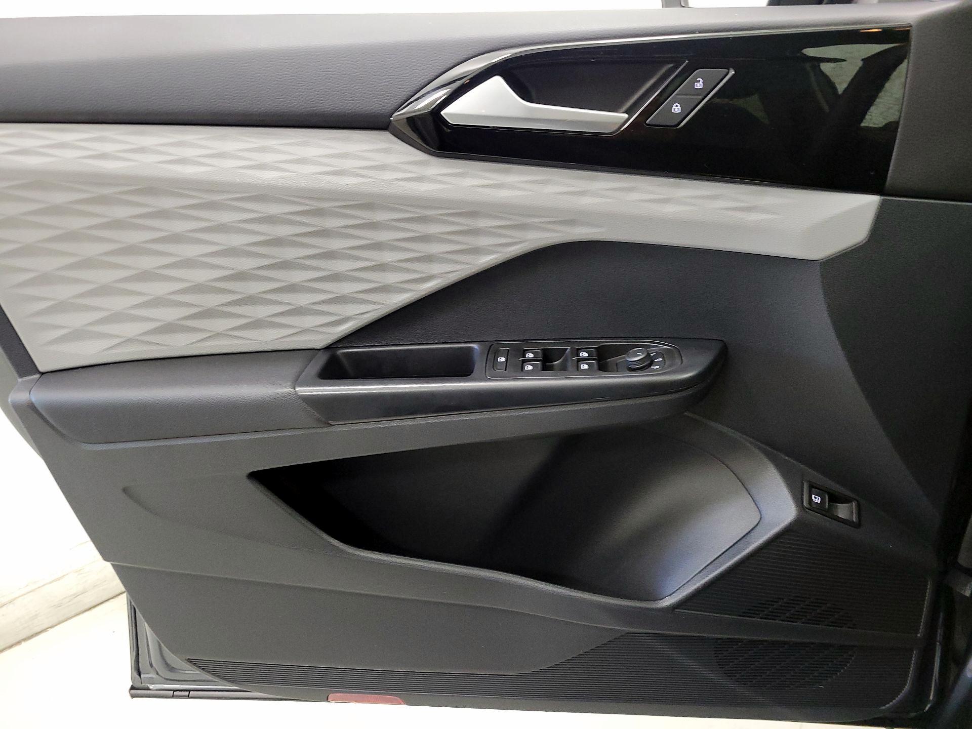 Thumbnail: 2023 Volkswagen Taos - 12