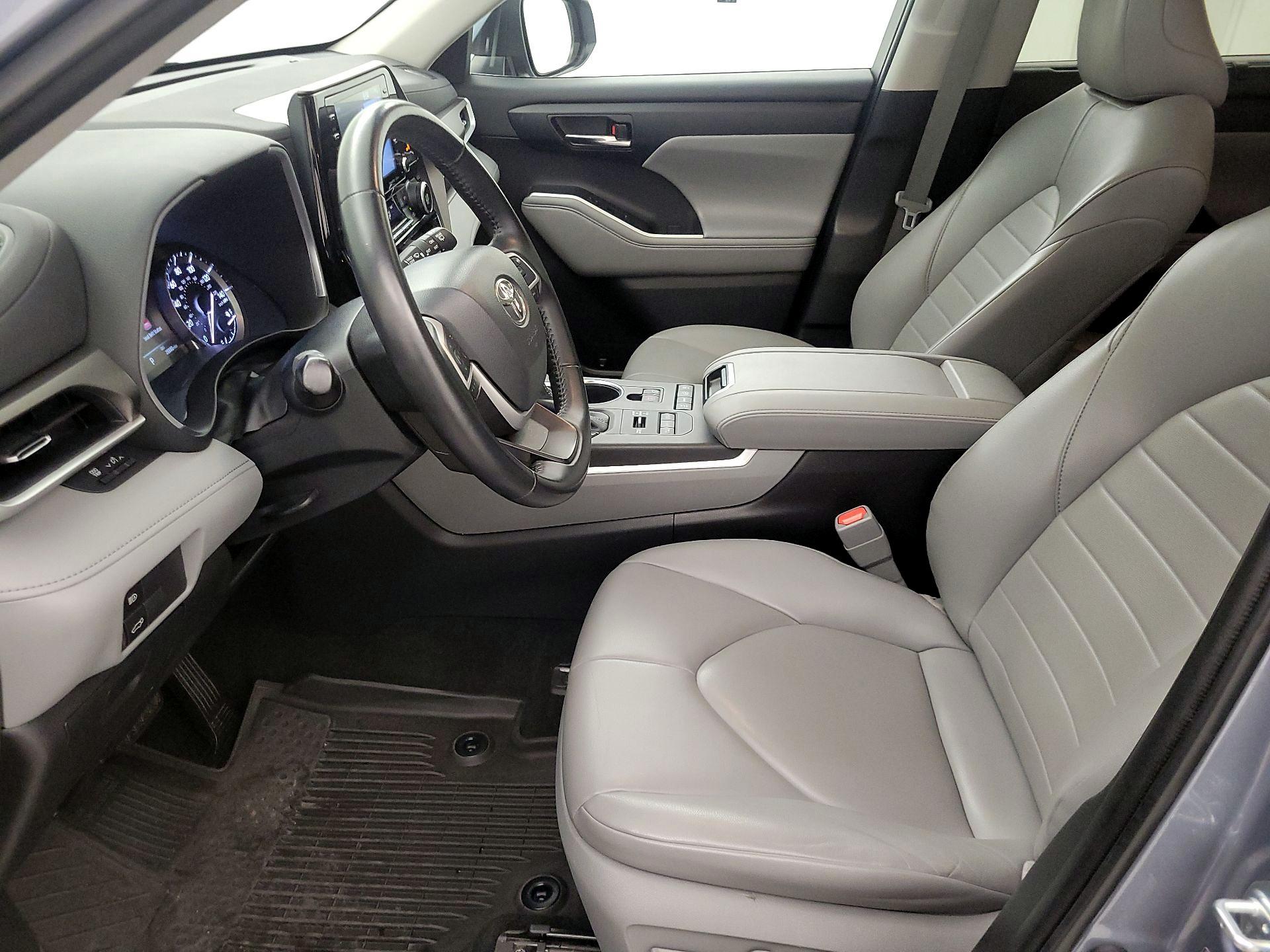 Thumbnail: 2022 Toyota Highlander - 11