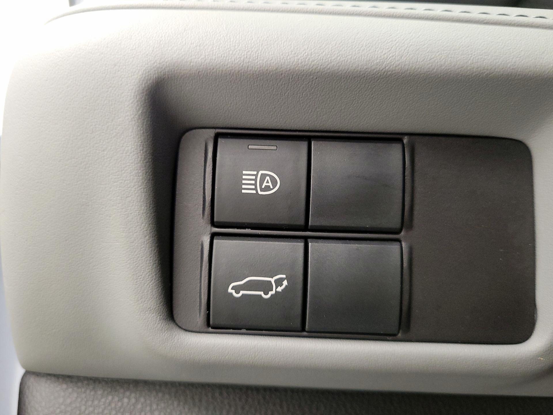 Thumbnail: 2022 Toyota Highlander - 13