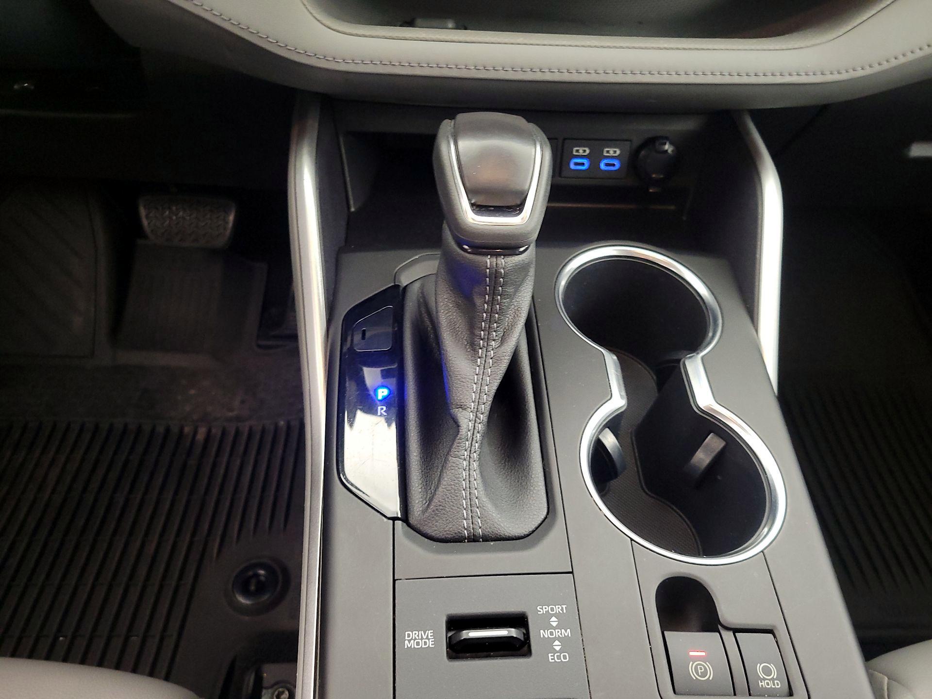 Thumbnail: 2022 Toyota Highlander - 18