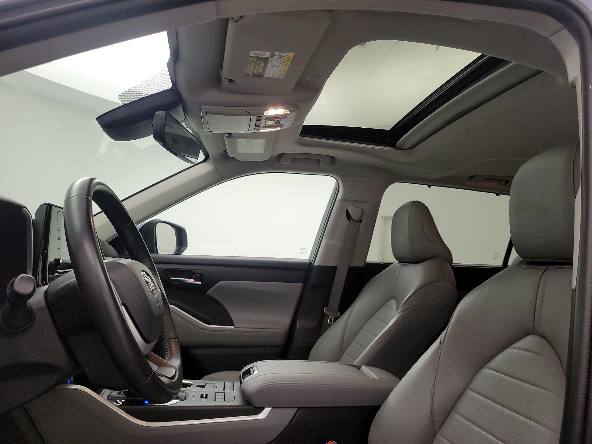 Thumbnail: 2022 Toyota Highlander - 20