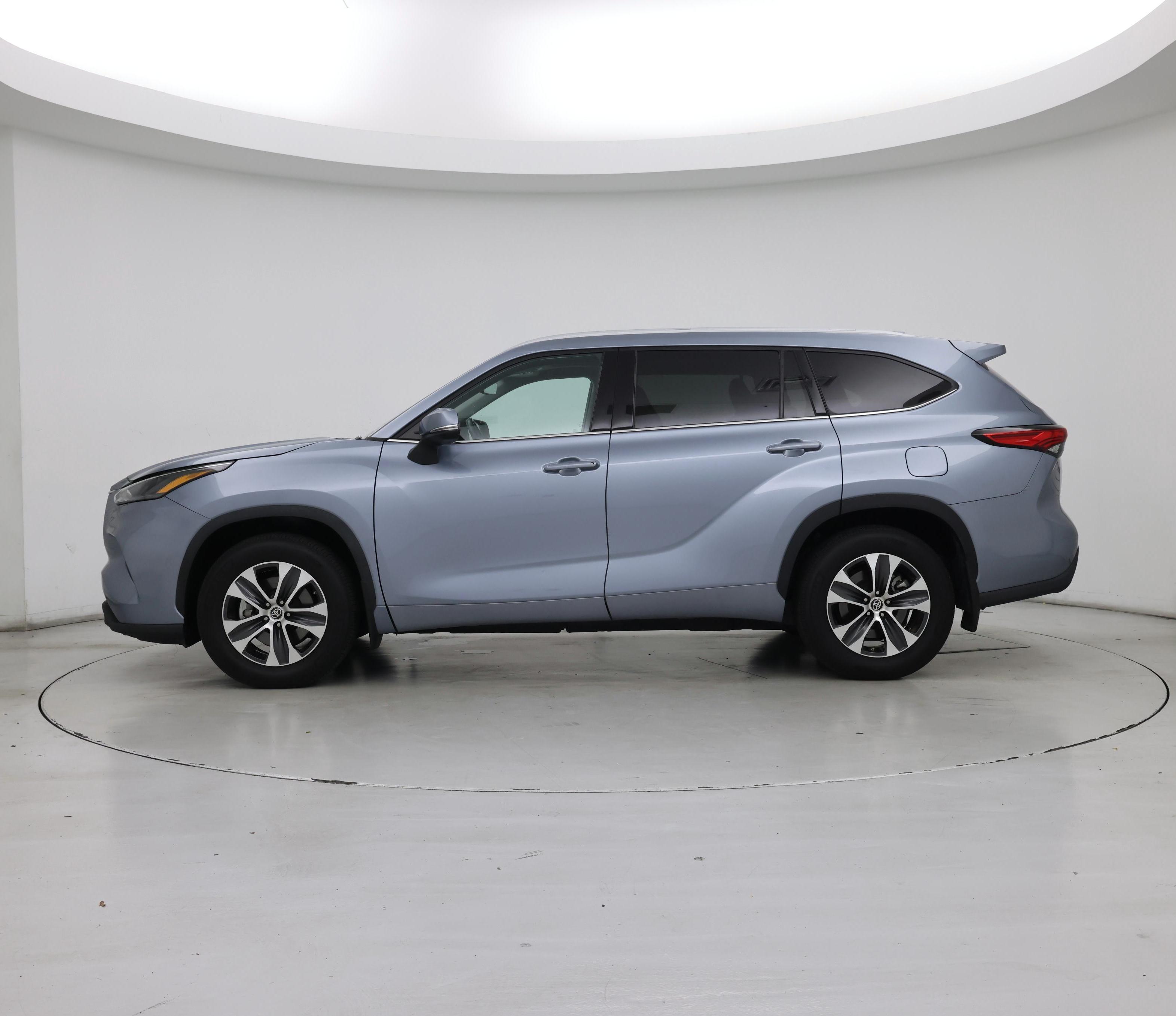 Thumbnail: 2022 Toyota Highlander - 3
