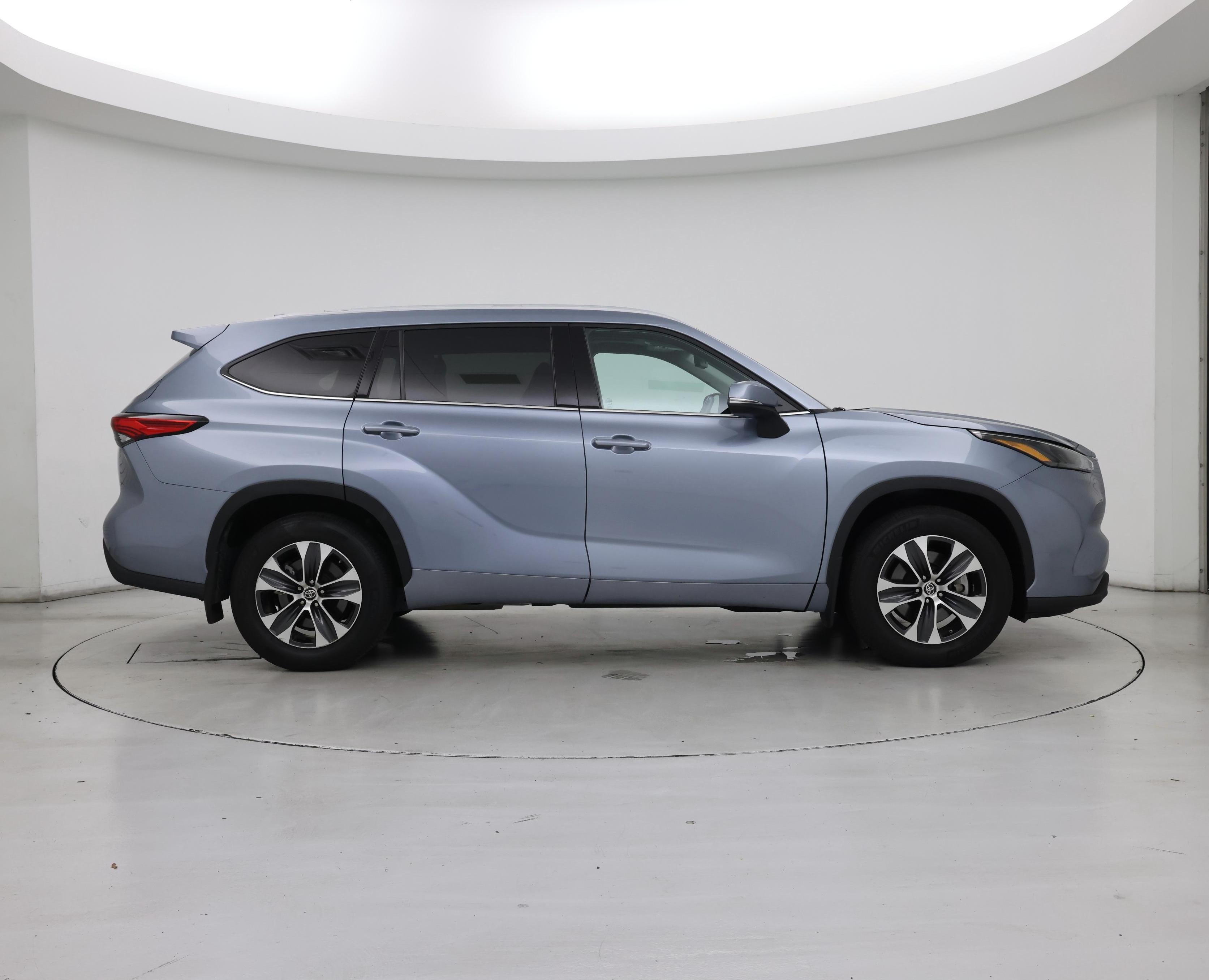 Thumbnail: 2022 Toyota Highlander - 7