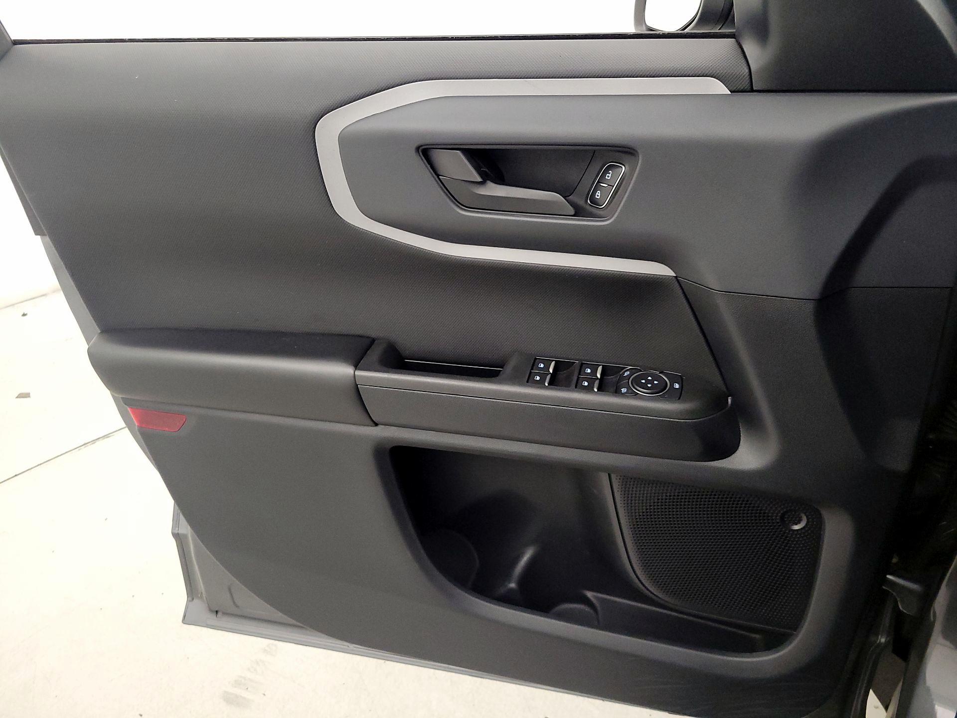 Thumbnail: 2022 Ford Bronco Sport - 12