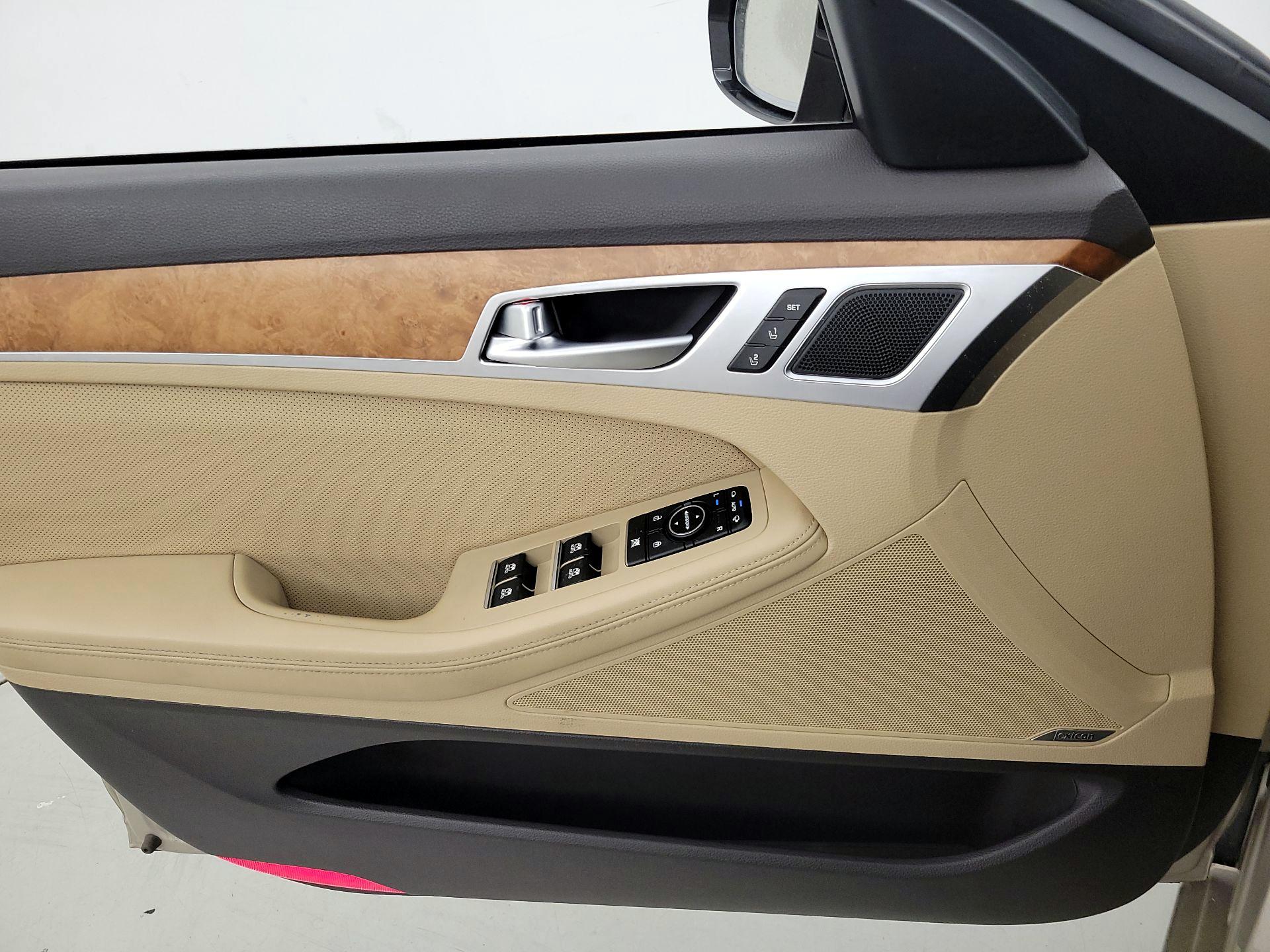 Thumbnail: 2015 Hyundai Genesis - 12