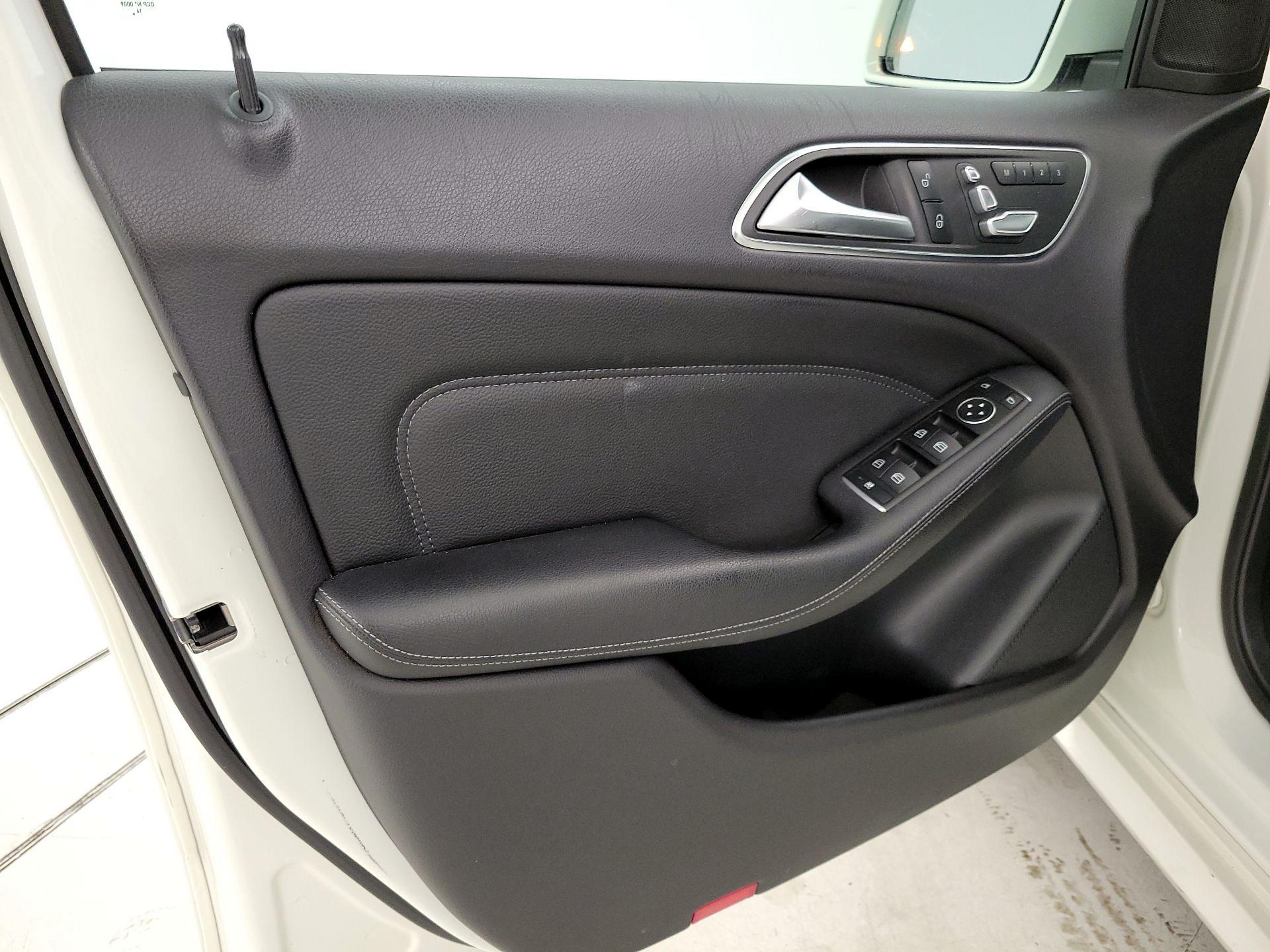 Thumbnail: 2017 Mercedes-Benz B-Class - 12