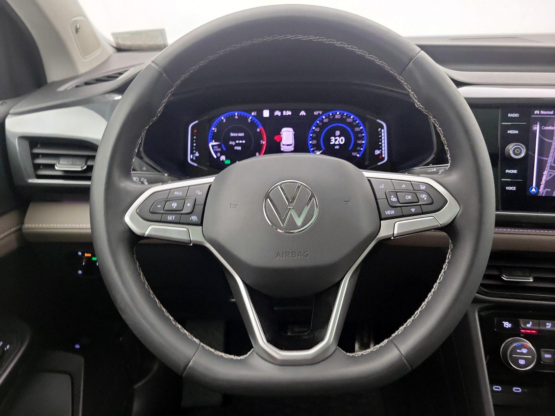 Thumbnail: 2022 Volkswagen Taos - 10