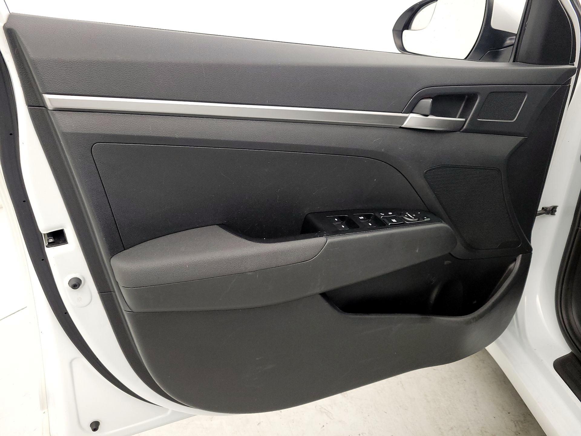 Thumbnail: 2020 Hyundai Elantra - 12