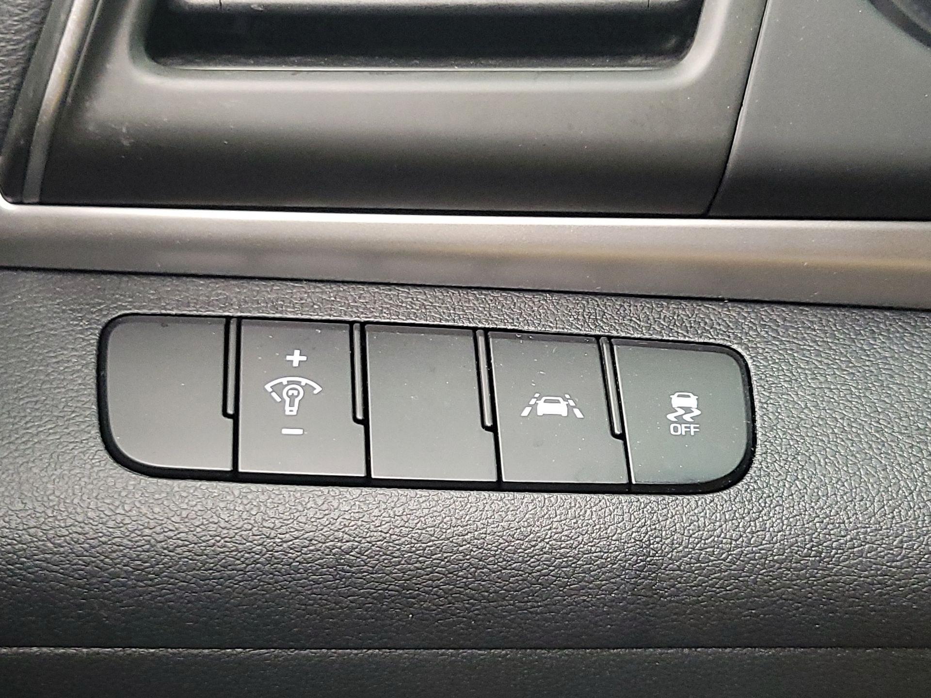 Thumbnail: 2020 Hyundai Elantra - 13