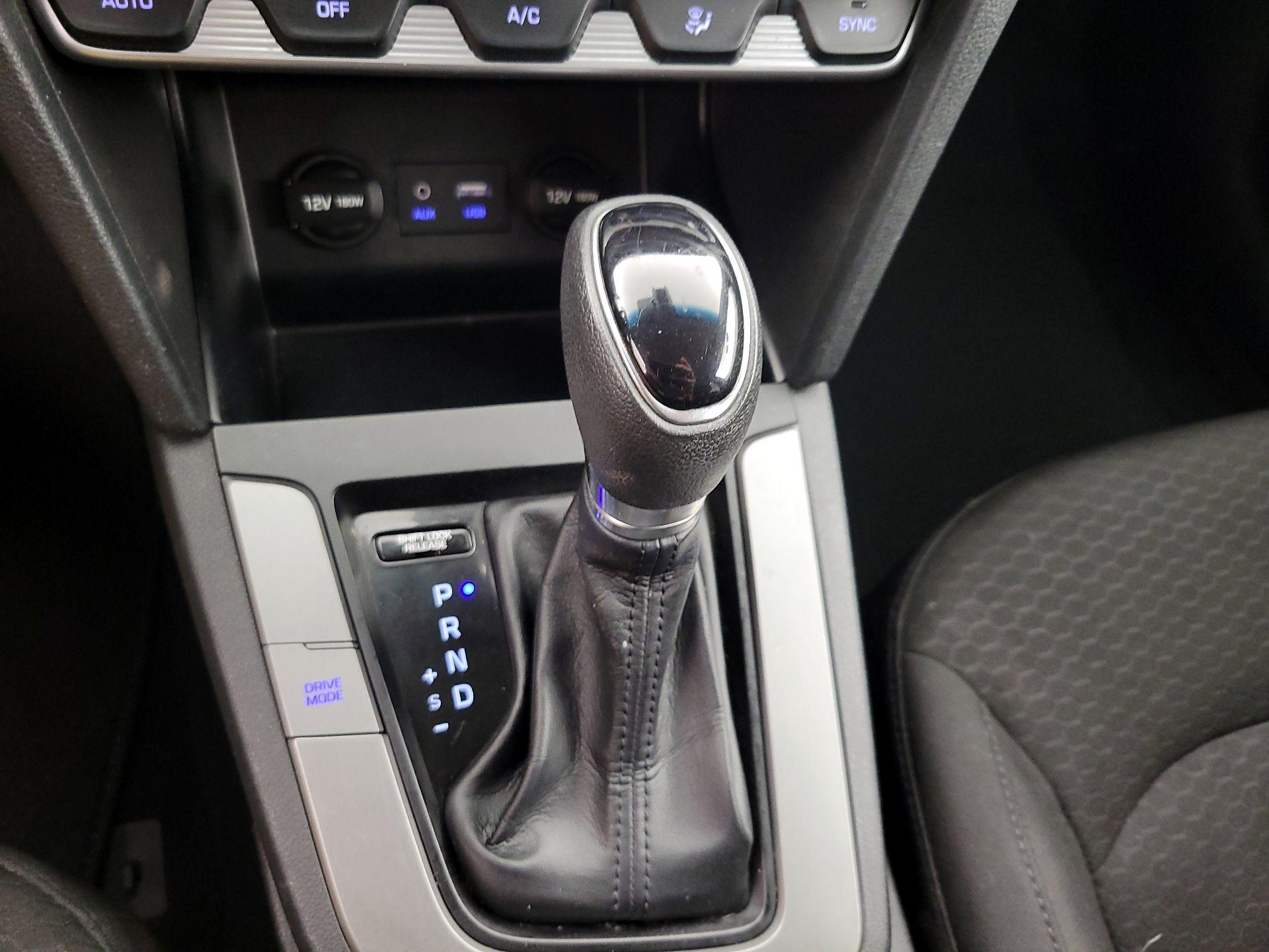 Thumbnail: 2020 Hyundai Elantra - 17