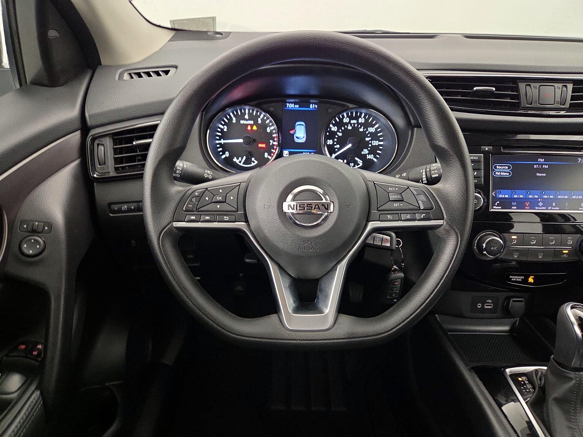 Thumbnail: 2020 Nissan Rogue Sport - 10