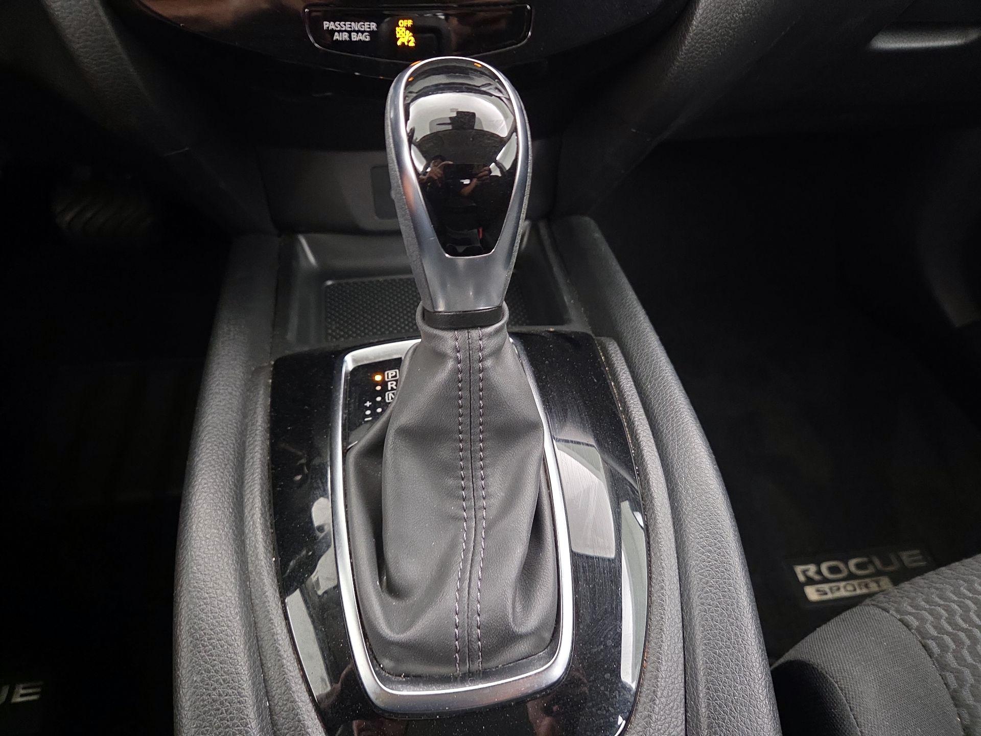 Thumbnail: 2020 Nissan Rogue Sport - 17