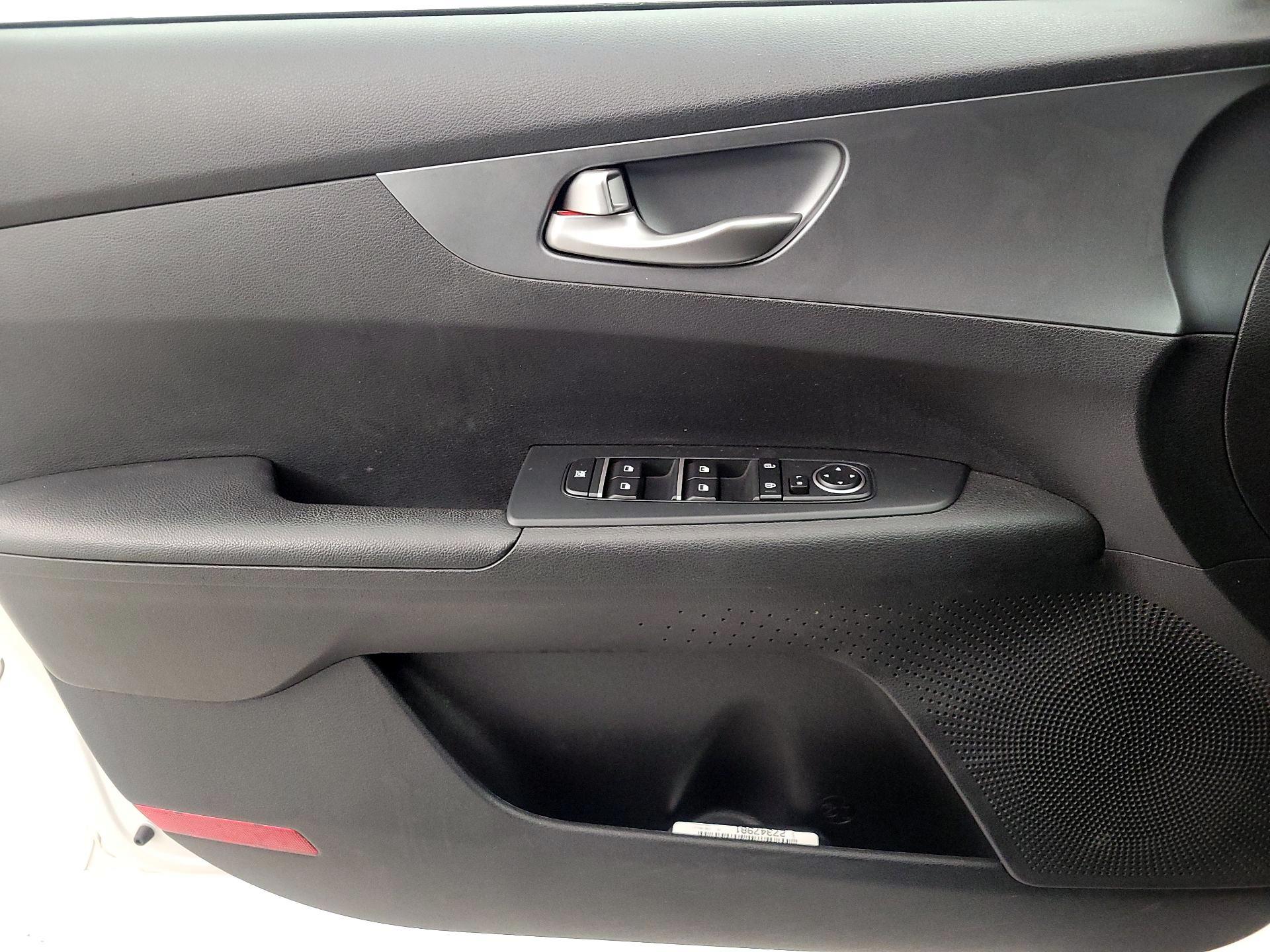 Thumbnail: 2021 Kia Forte - 12