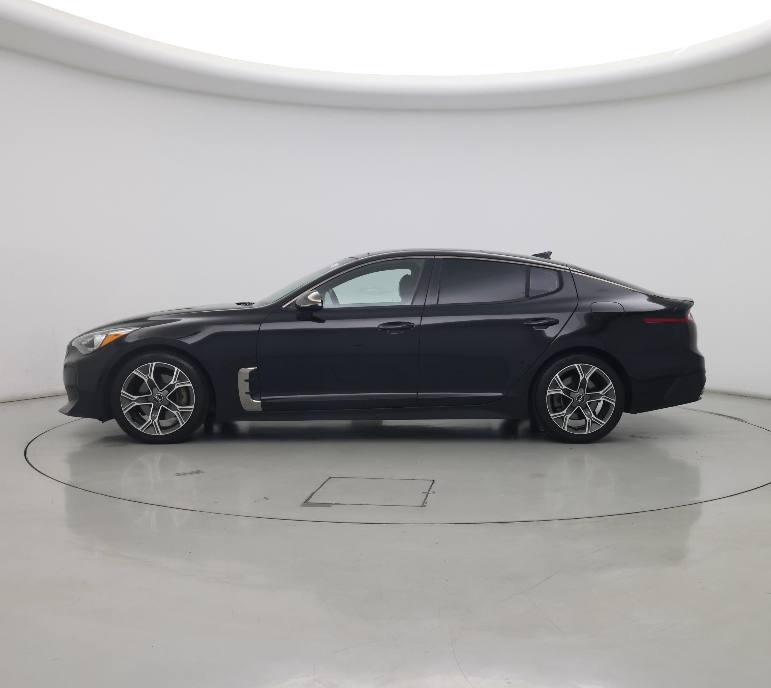 Thumbnail: 2020 Kia Stinger - 3