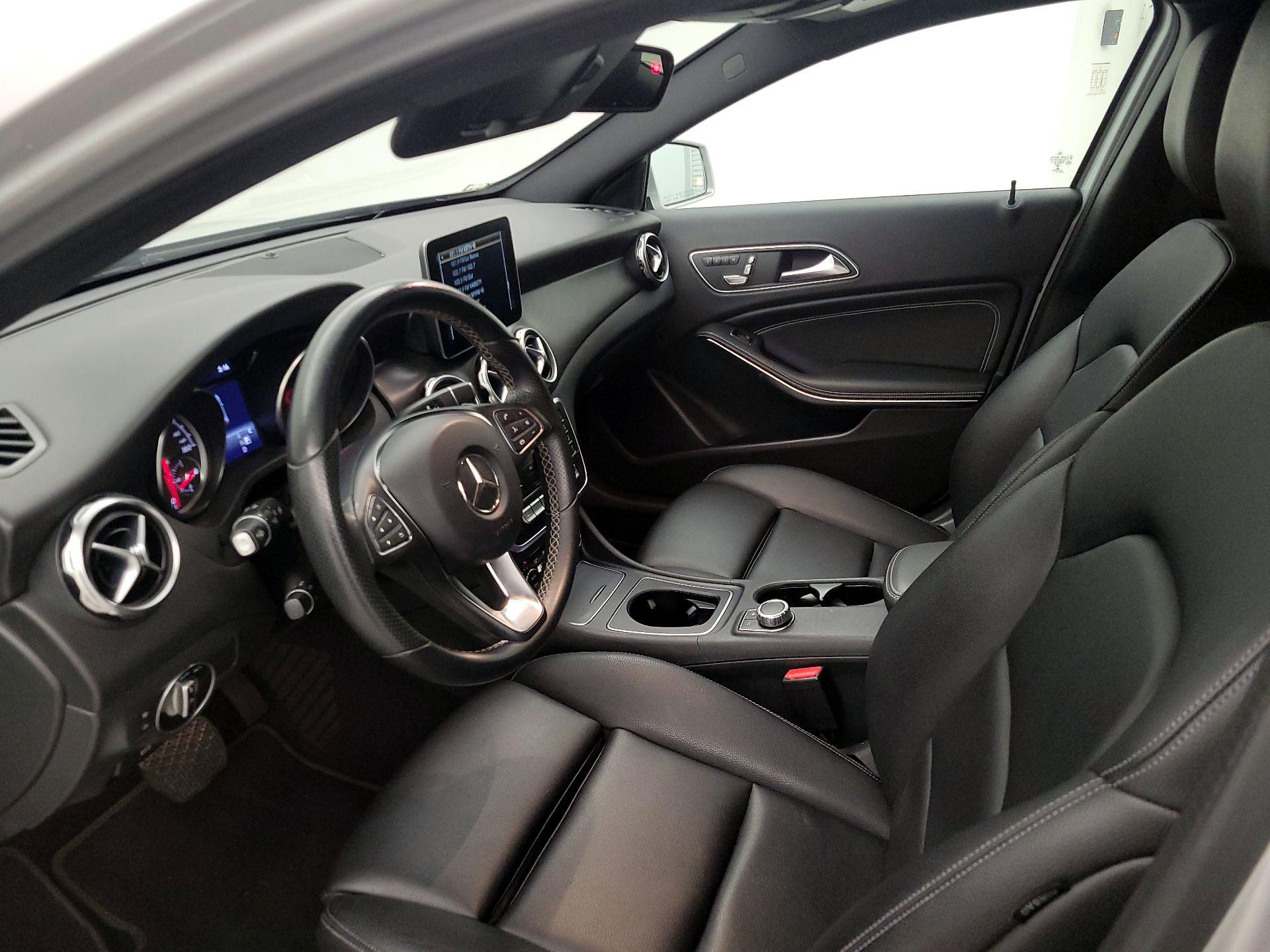 Thumbnail: 2018 Mercedes-Benz GLA - 11