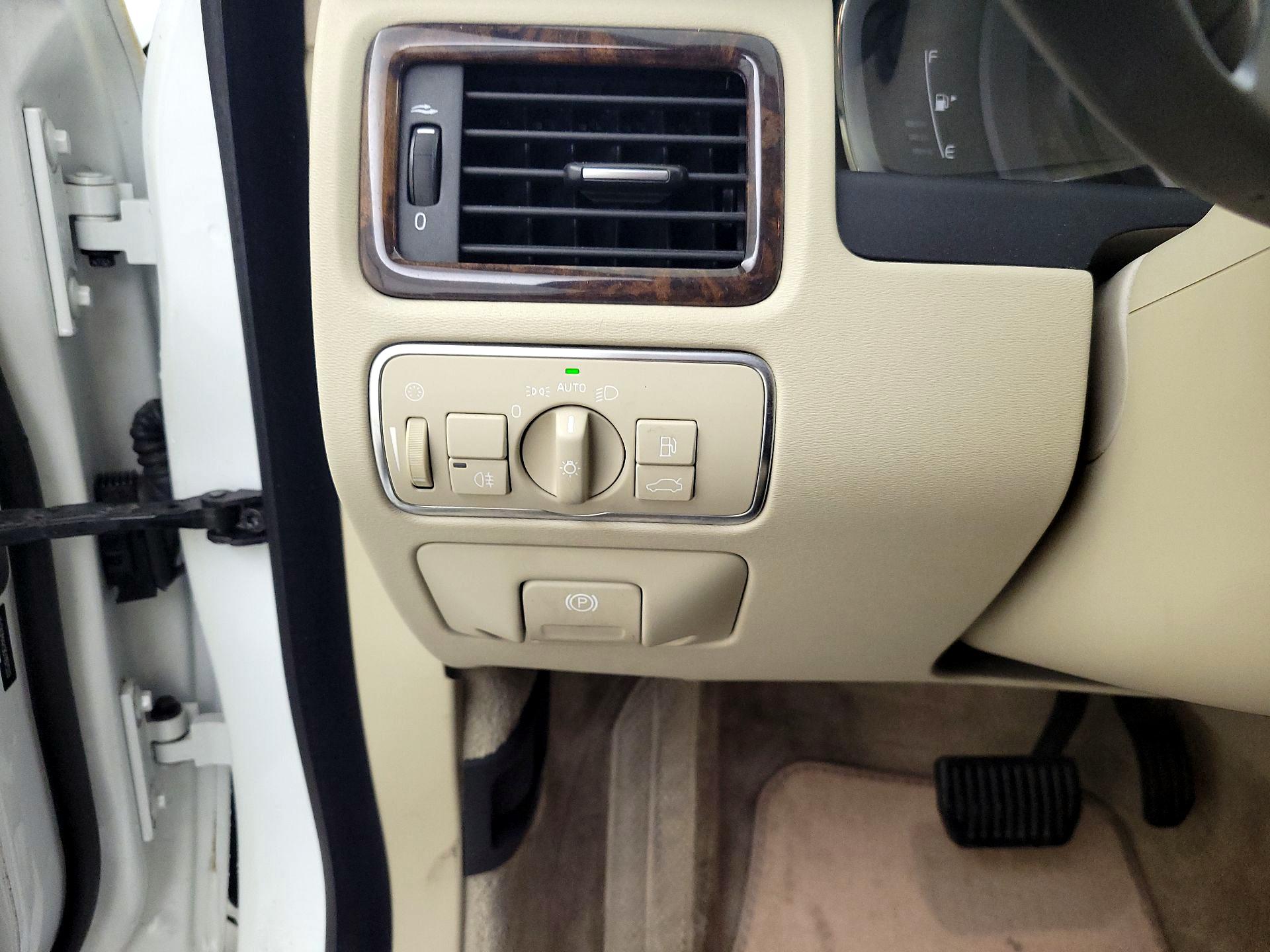 Thumbnail: 2016 Volvo S80 - 13