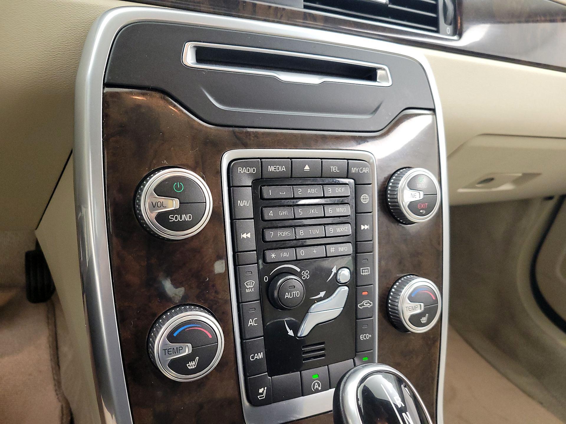 Thumbnail: 2016 Volvo S80 - 16