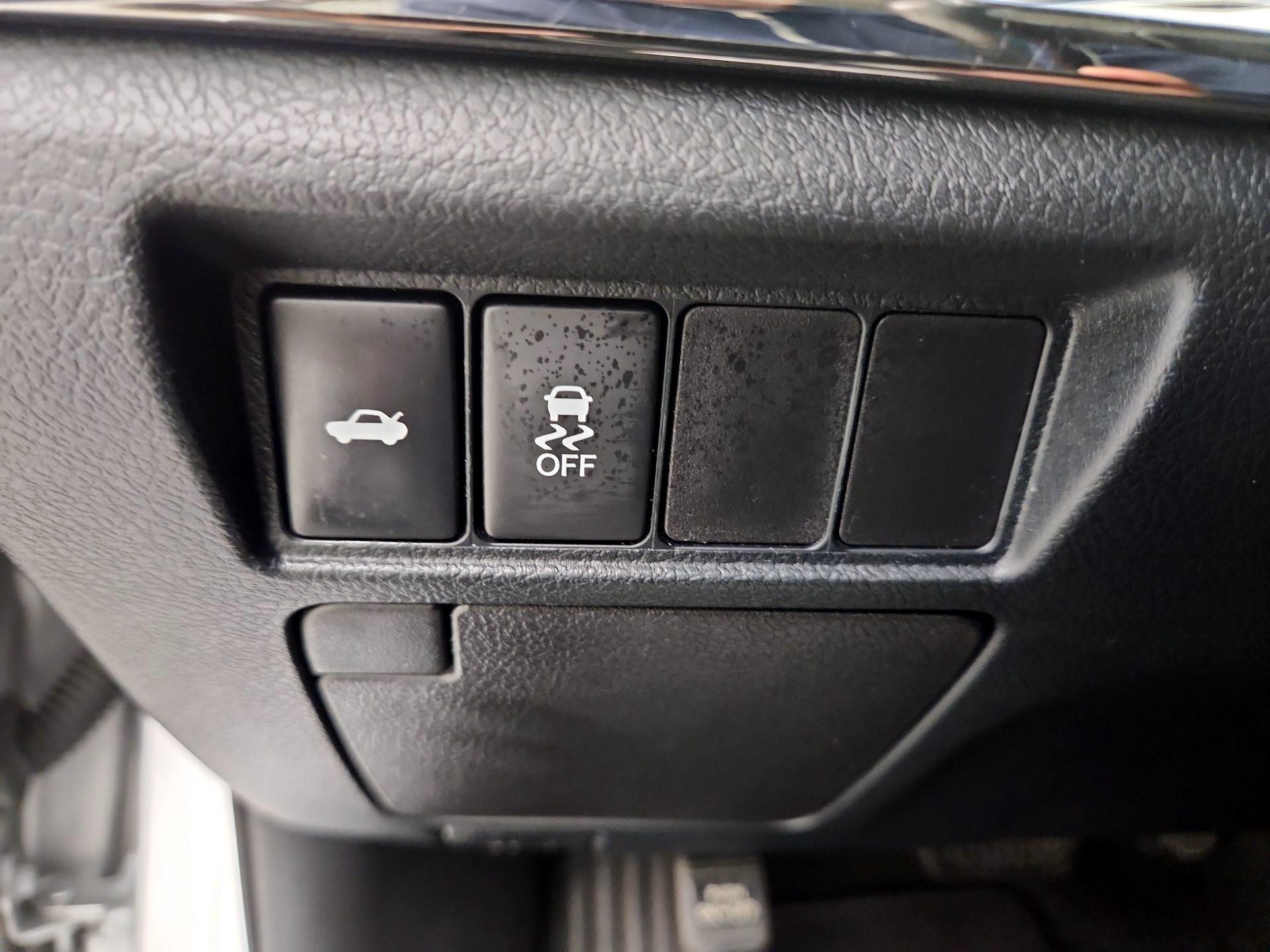 Thumbnail: 2015 Toyota Avalon - 13