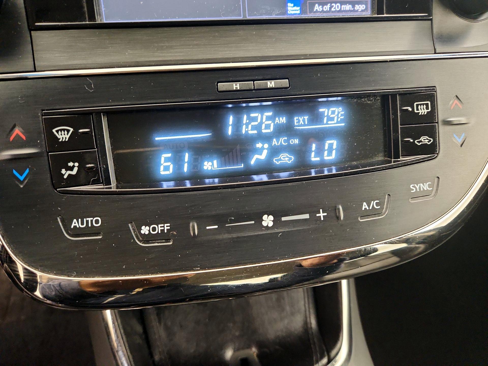 Thumbnail: 2015 Toyota Avalon - 16