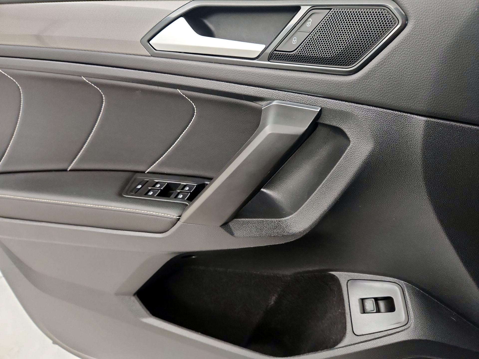 Thumbnail: 2022 Volkswagen Tiguan - 12