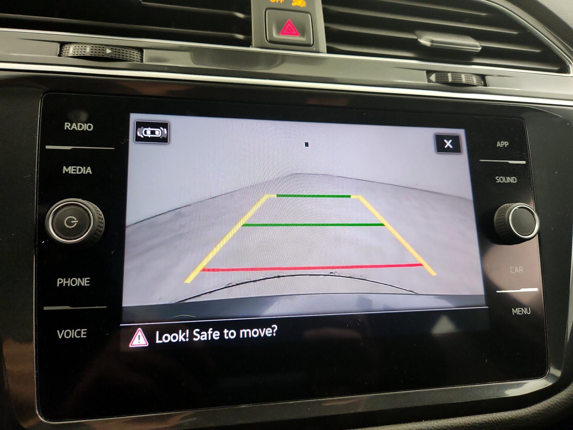 Thumbnail: 2022 Volkswagen Tiguan - 14