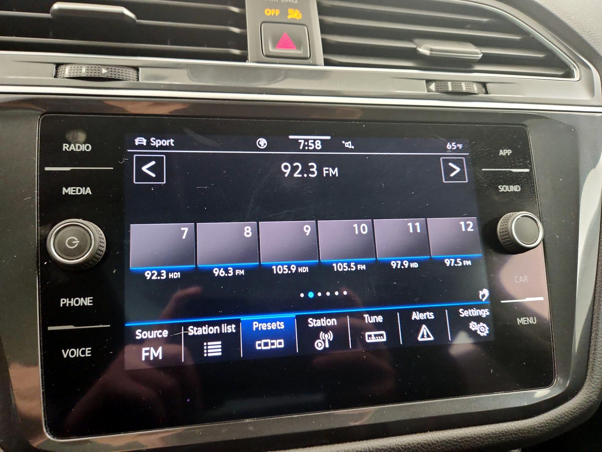 Thumbnail: 2022 Volkswagen Tiguan - 15