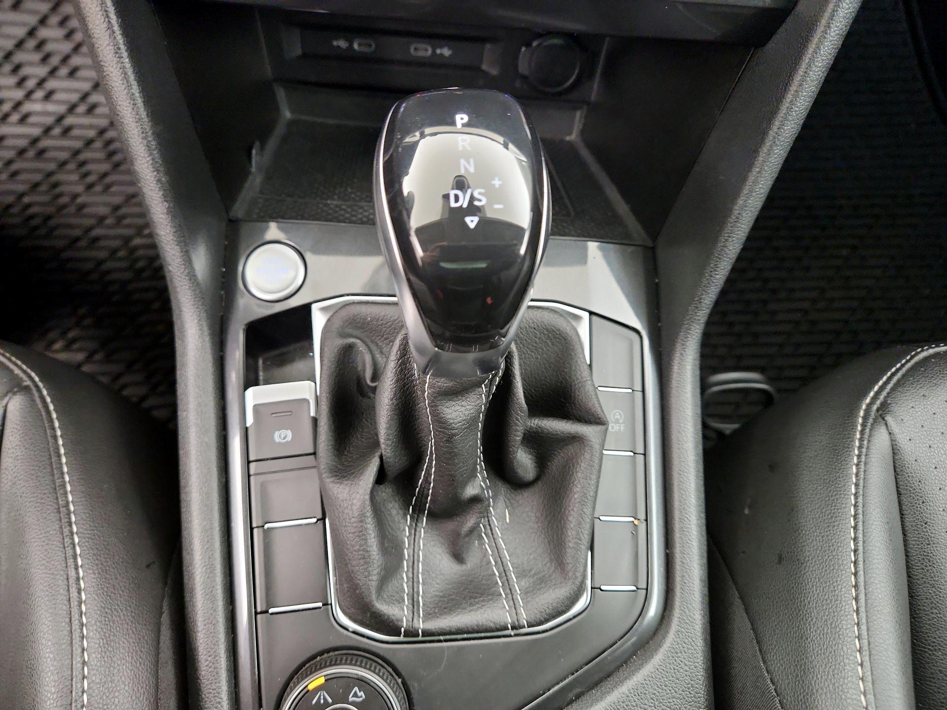 Thumbnail: 2022 Volkswagen Tiguan - 17