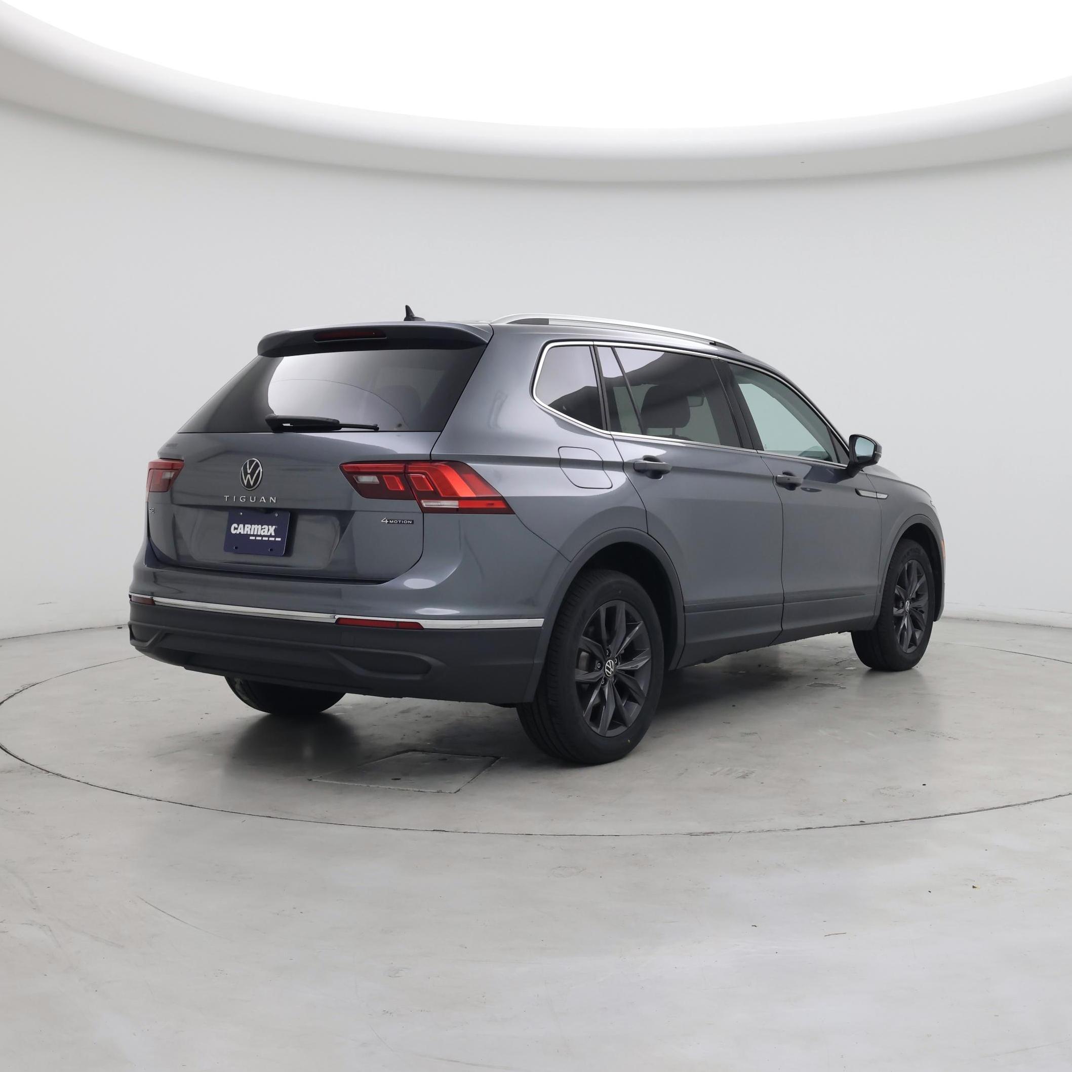 Thumbnail: 2022 Volkswagen Tiguan - 8