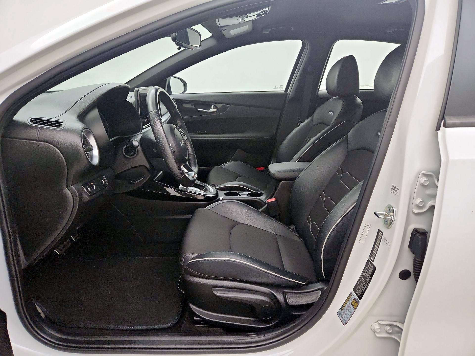 Thumbnail: 2023 Kia Forte - 11