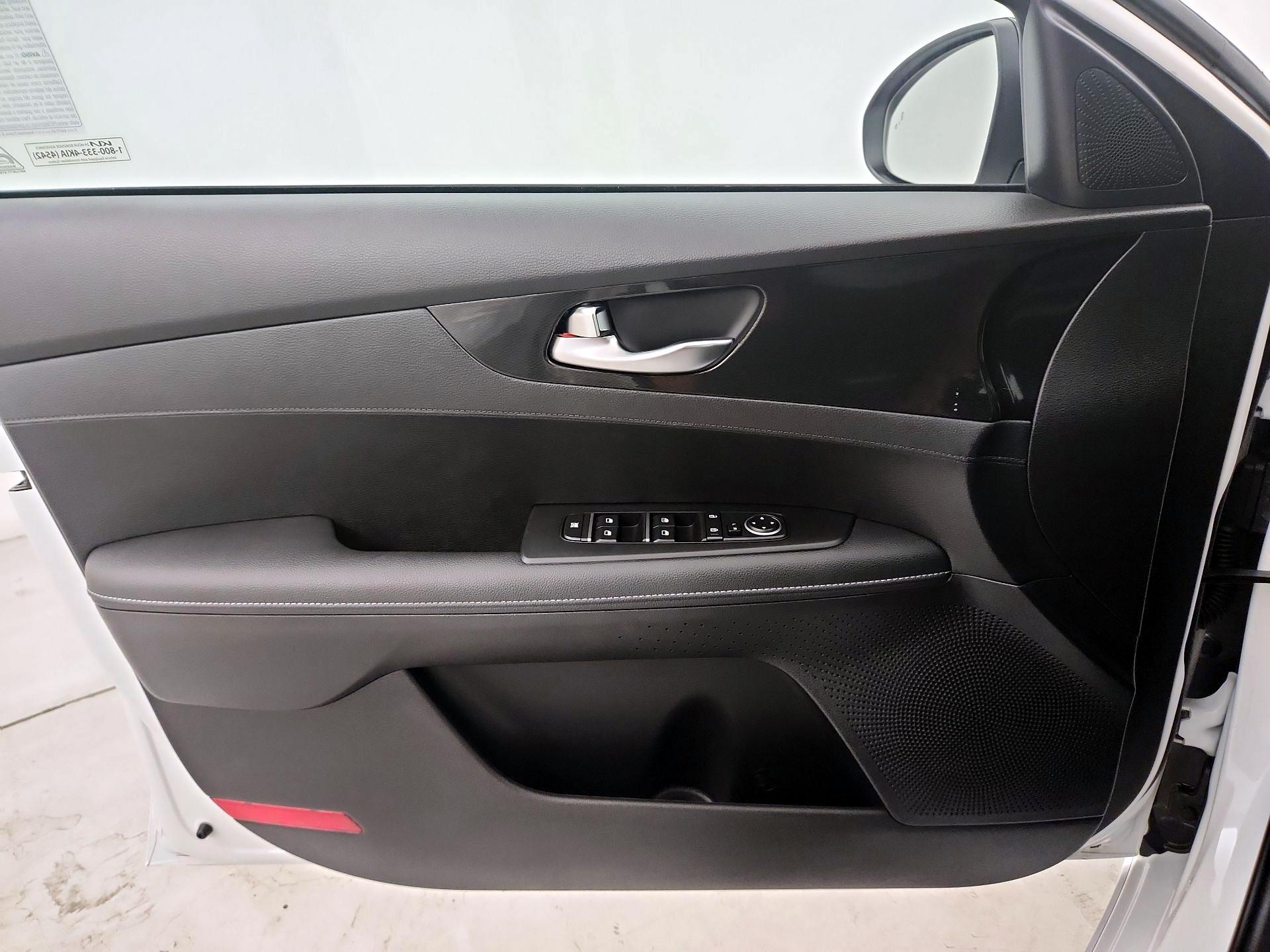 Thumbnail: 2023 Kia Forte - 12