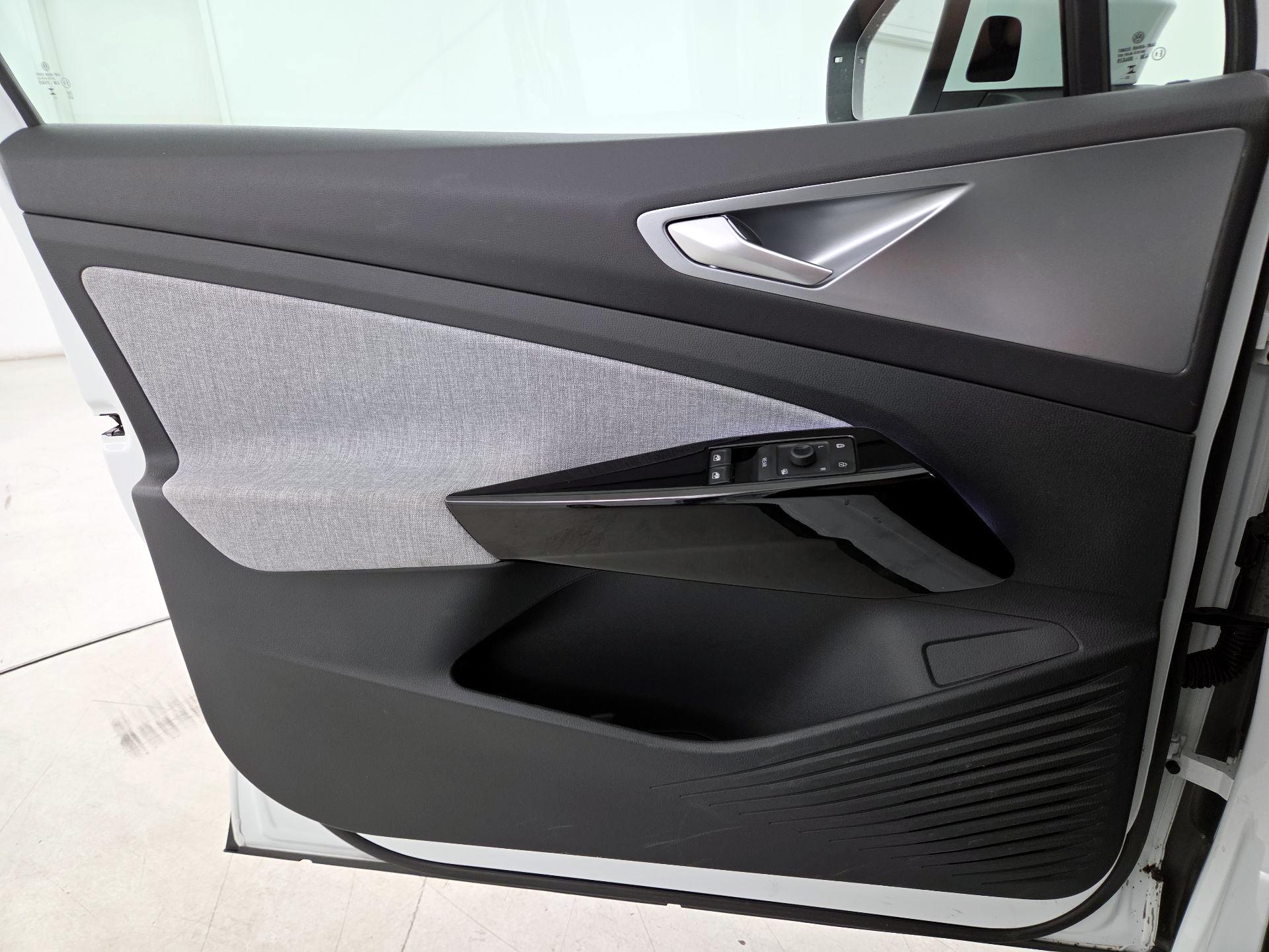 Thumbnail: 2023 Volkswagen ID.4 - 12