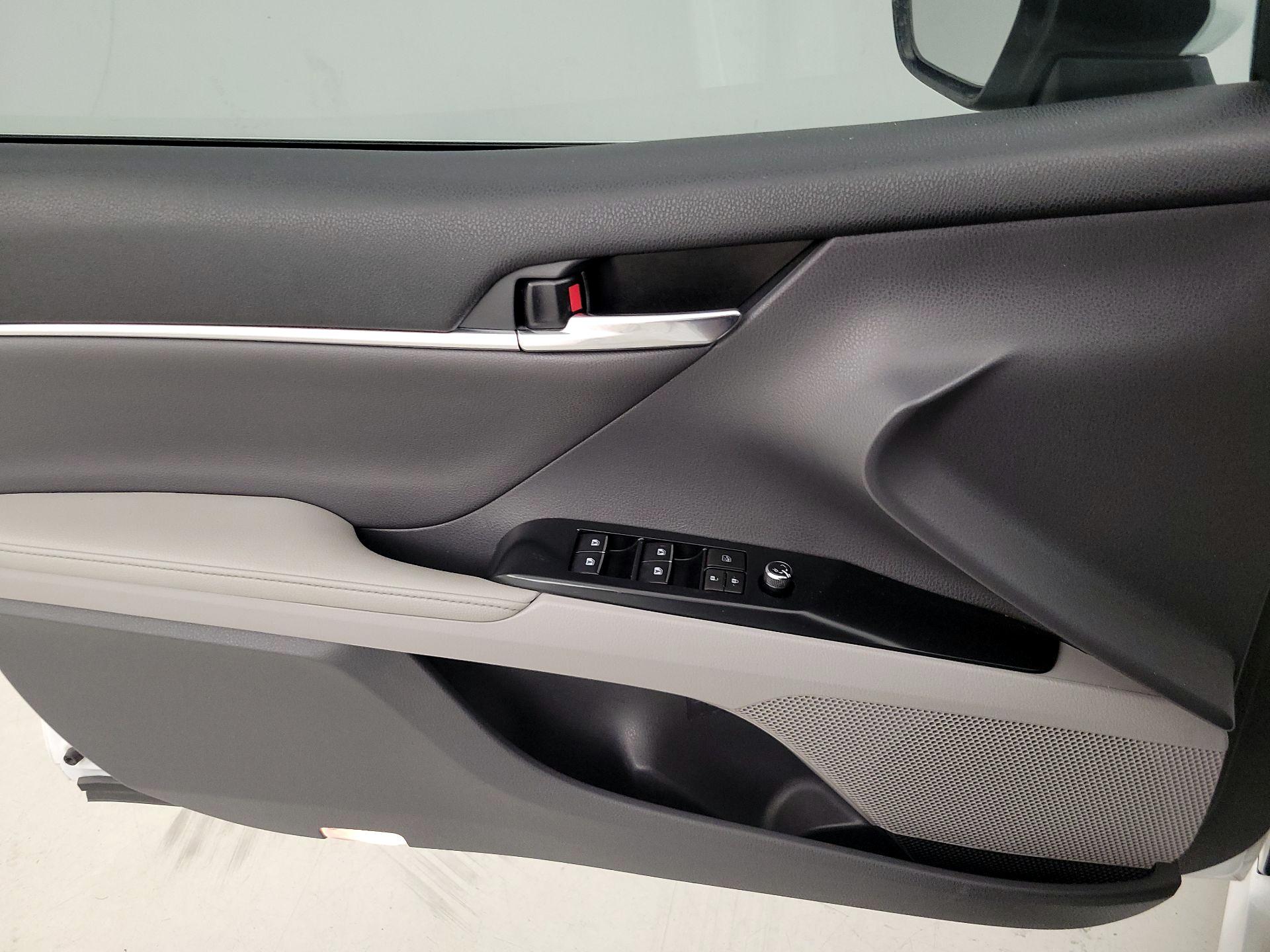 Thumbnail: 2020 Toyota Camry - 12
