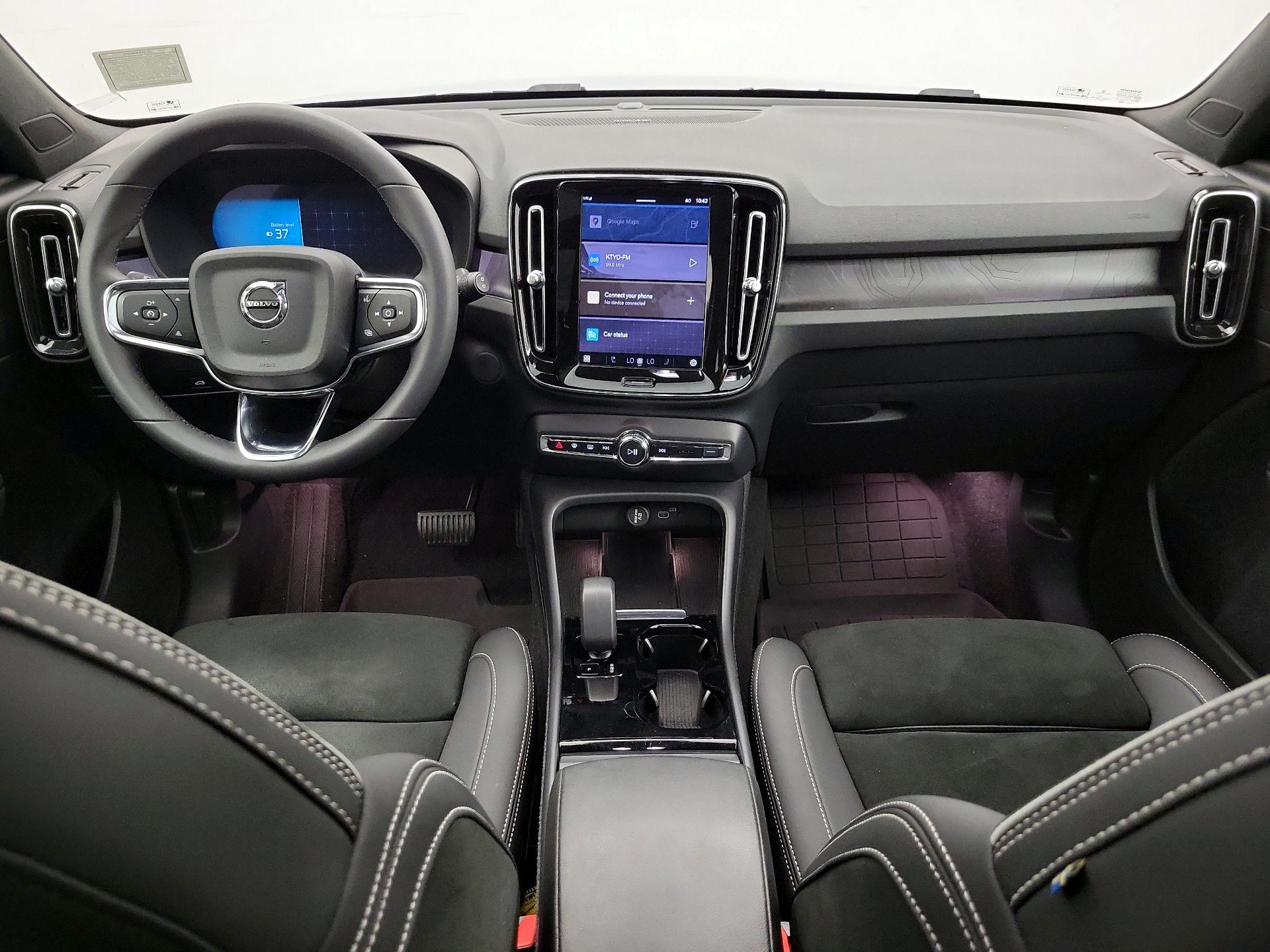 Thumbnail: 2023 Volvo XC40 - 9