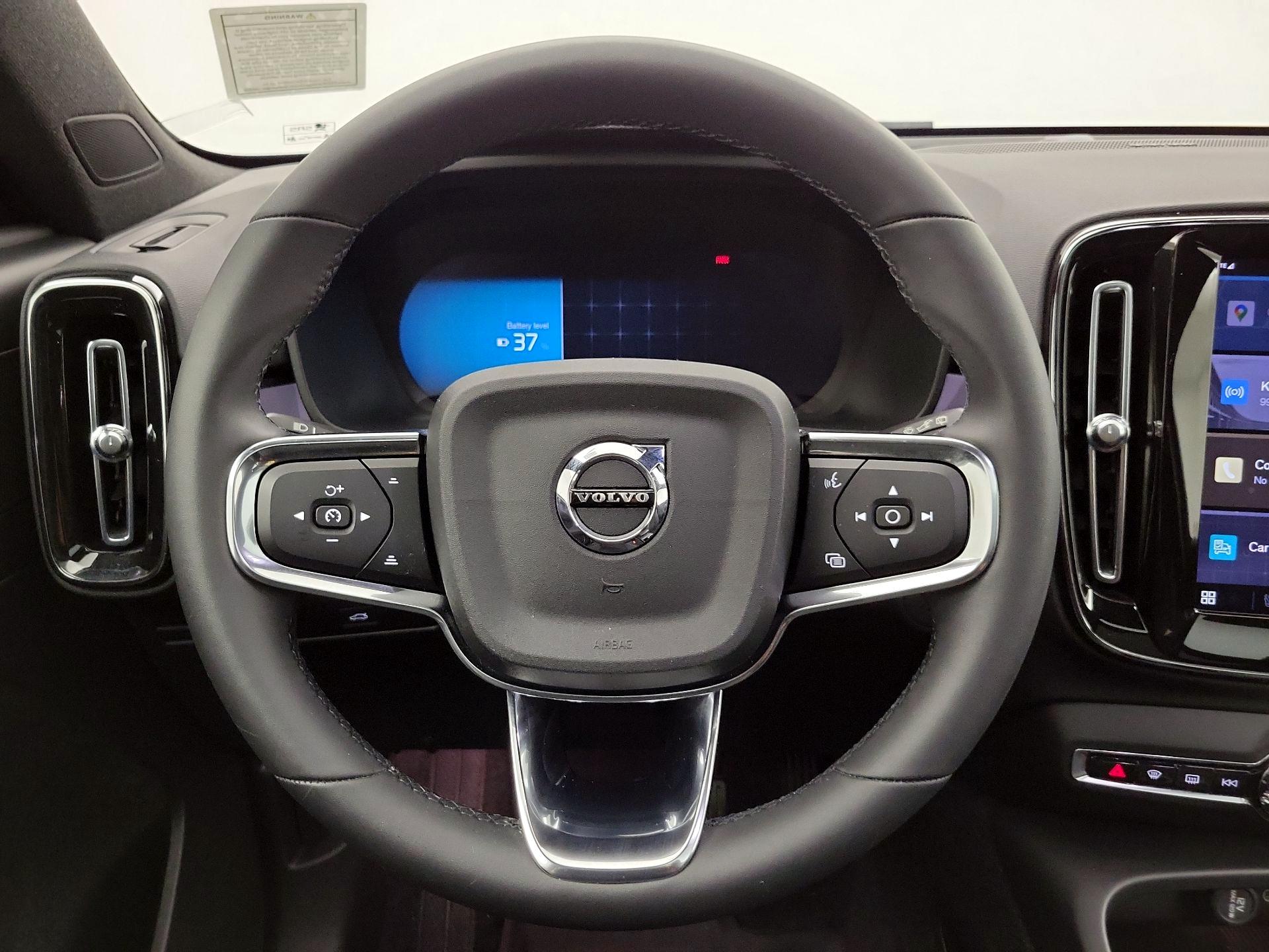 Thumbnail: 2023 Volvo XC40 - 10