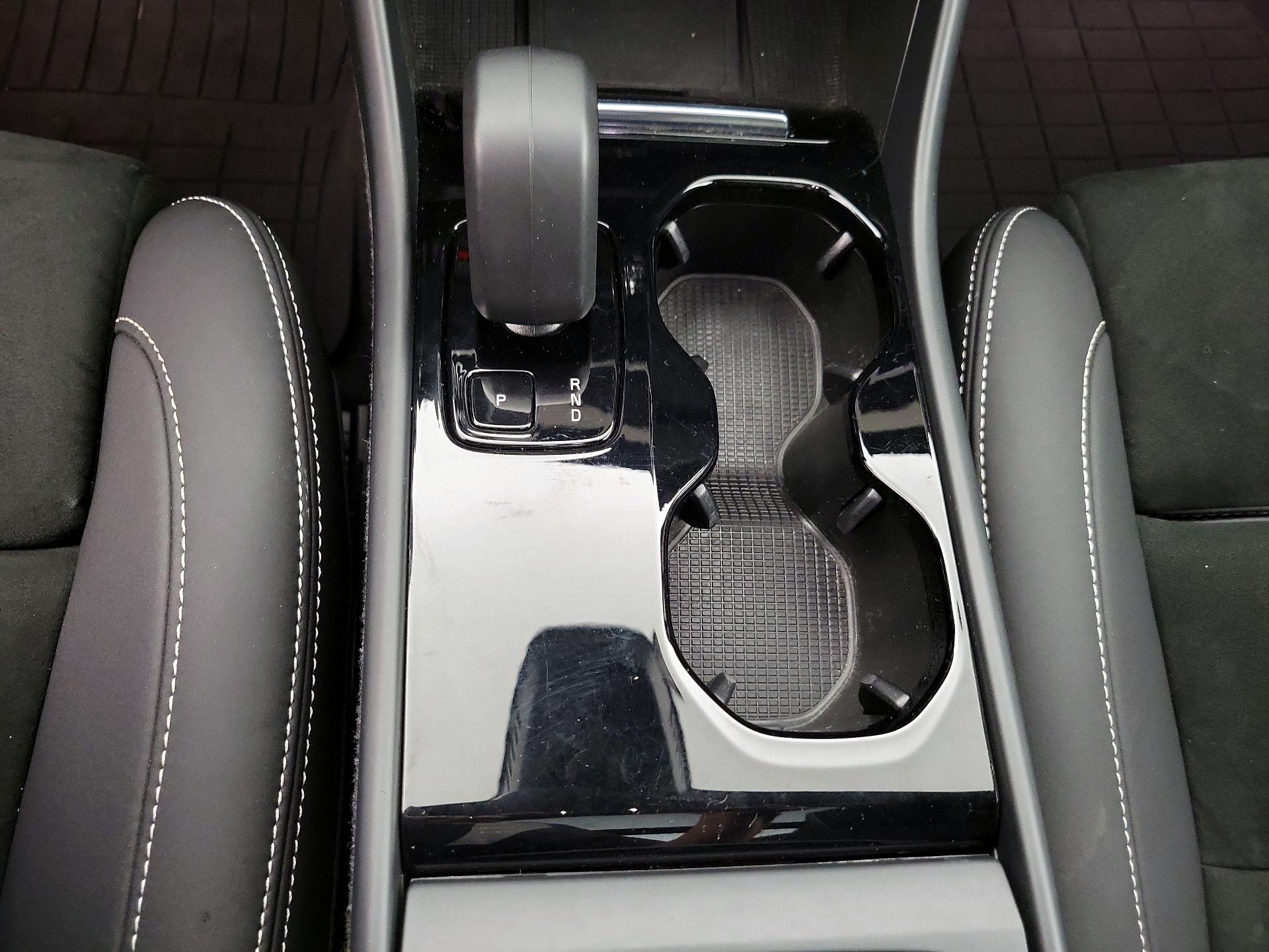 Thumbnail: 2023 Volvo XC40 - 16
