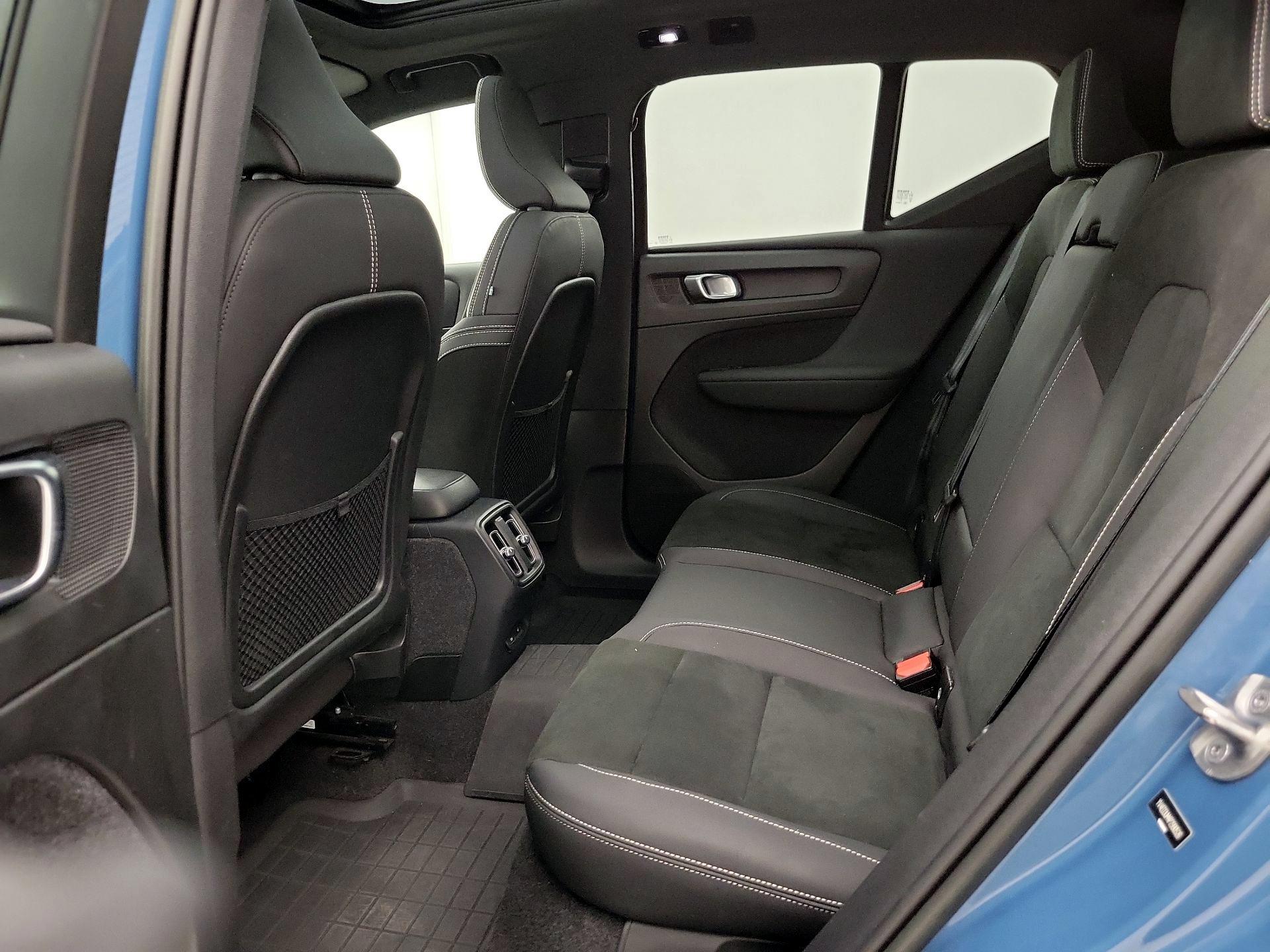 Thumbnail: 2023 Volvo XC40 - 19