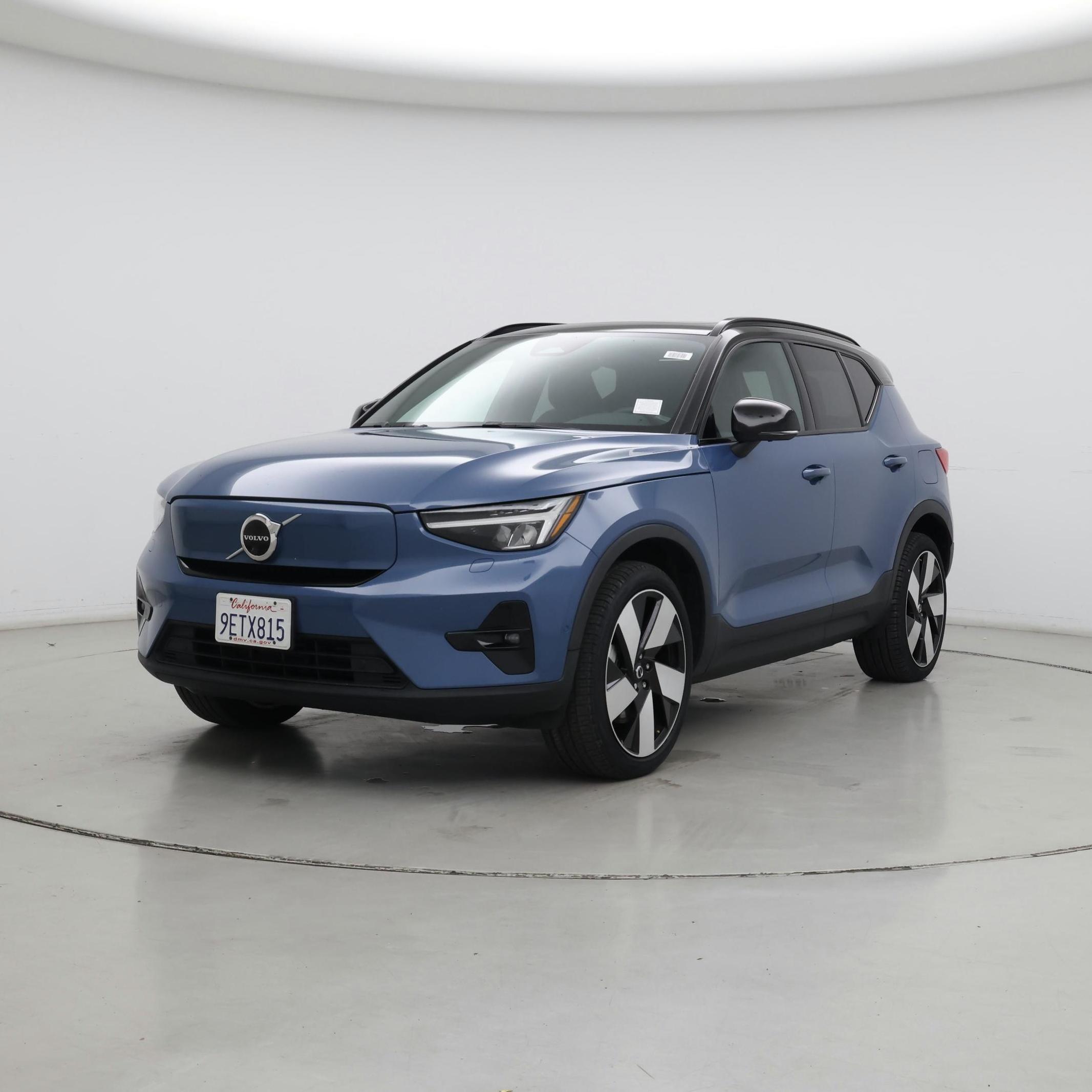 Thumbnail: 2023 Volvo XC40 - 4