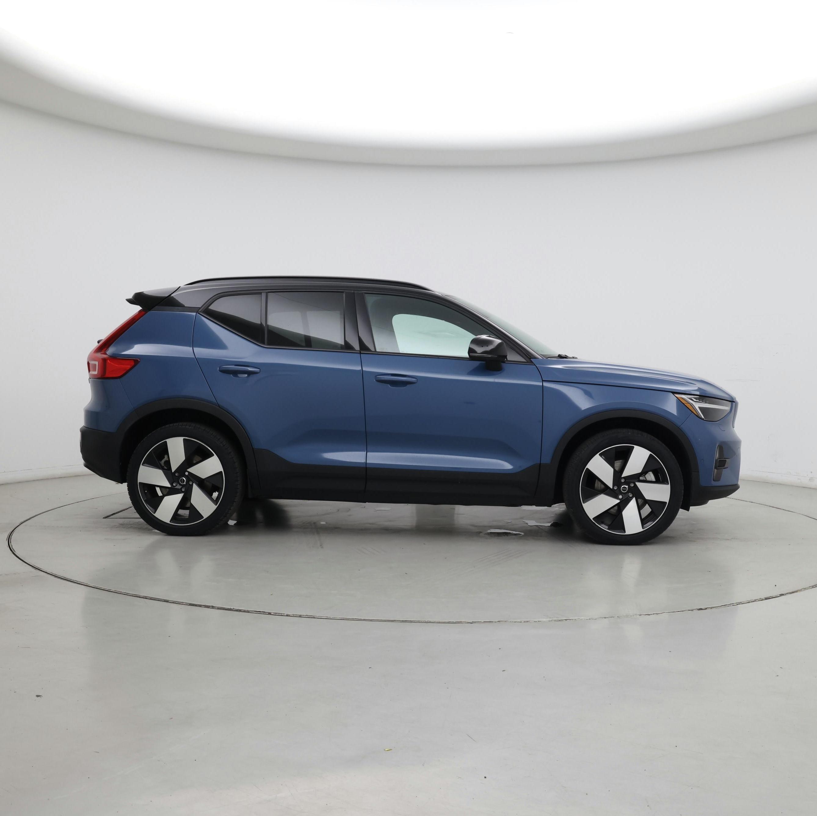 Thumbnail: 2023 Volvo XC40 - 7