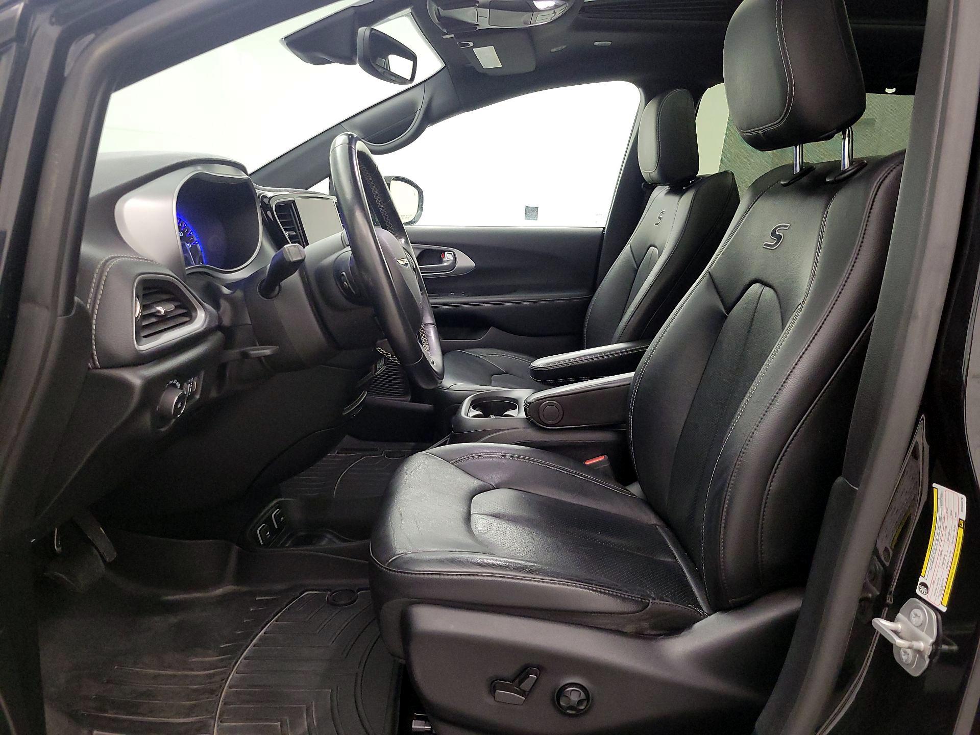 Thumbnail: 2021 Chrysler Pacifica - 11